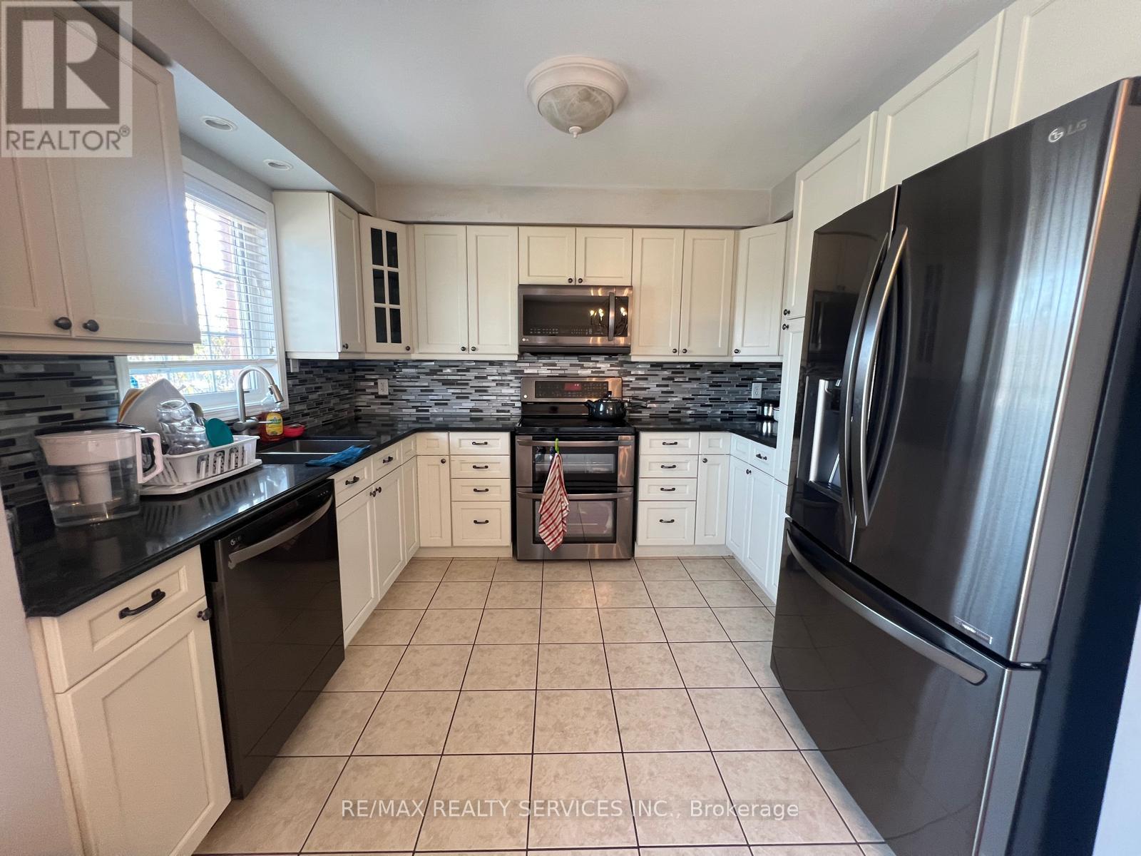 Photo 2 of 26 Mossgrove Crescent, Brampton ON