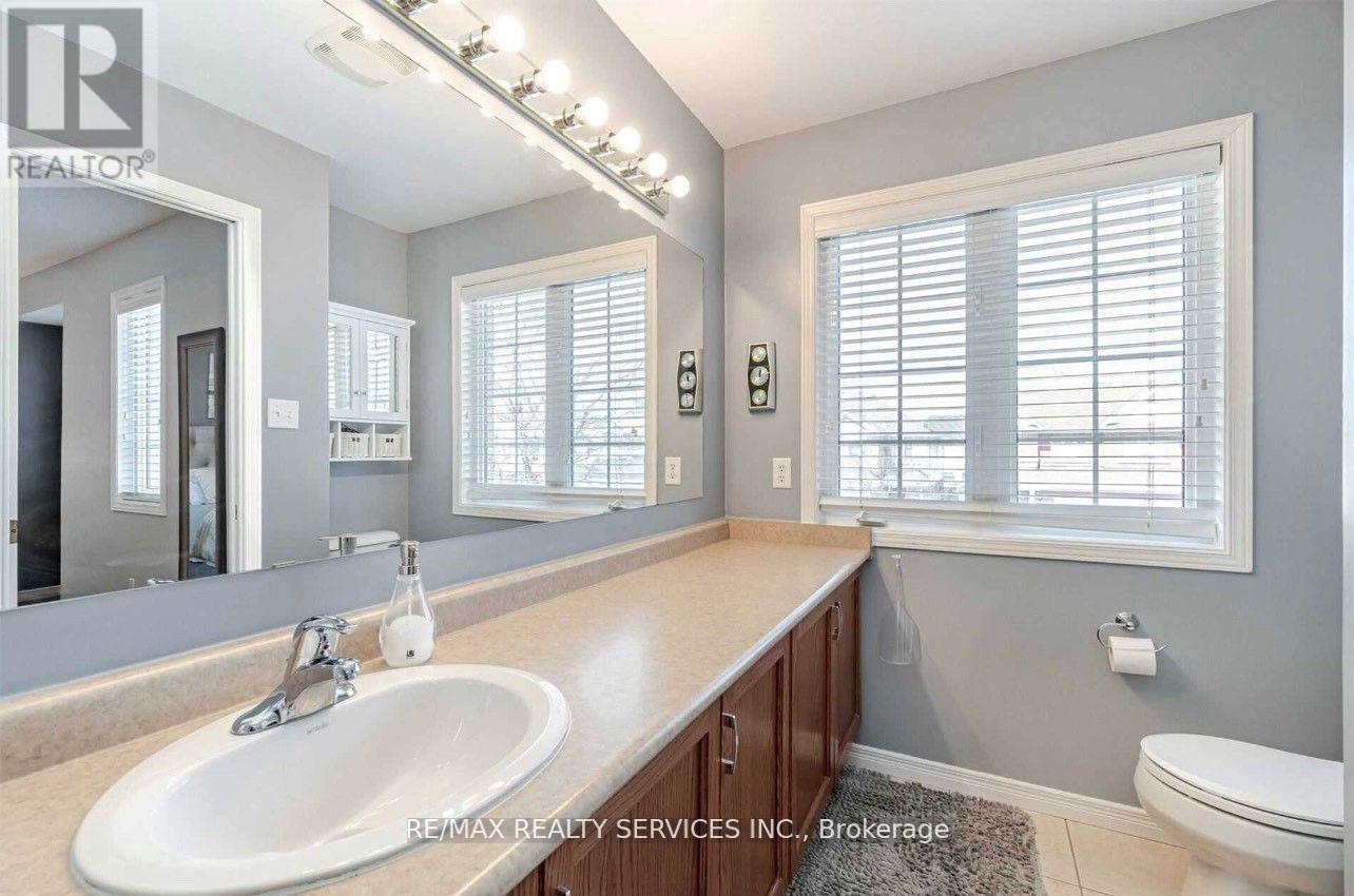 Photo 7 of 26 Mossgrove Crescent, Brampton ON