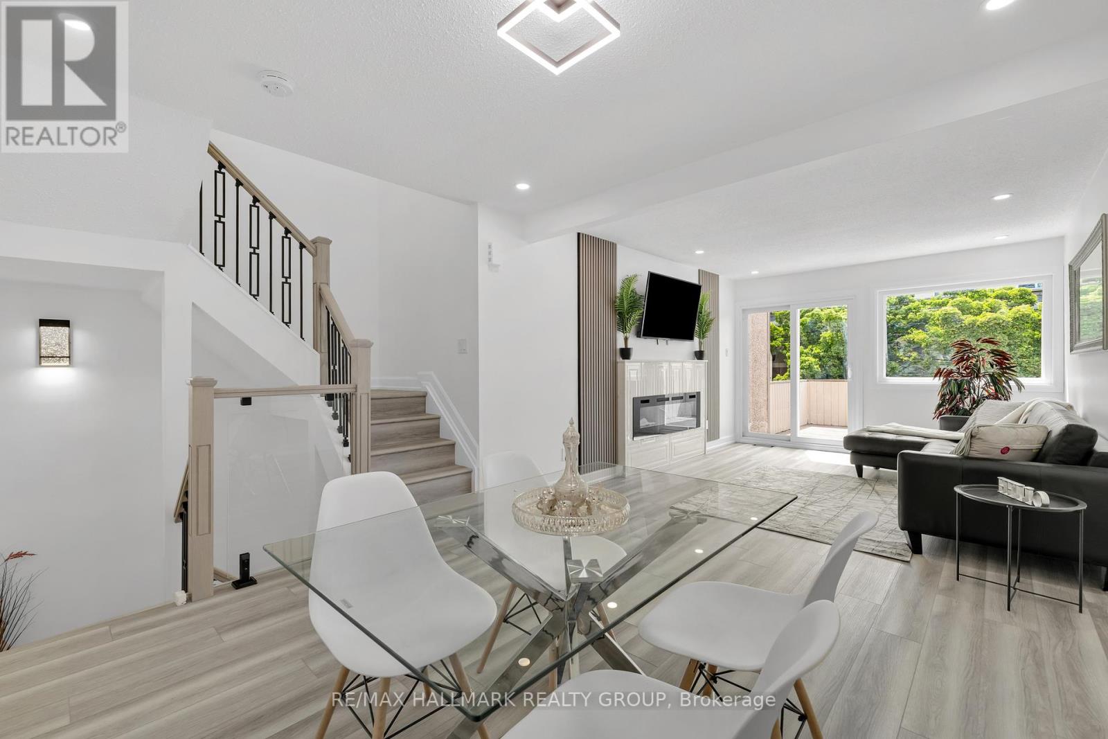 Photo 14 of 213 Booth Street, Ottawa ON
