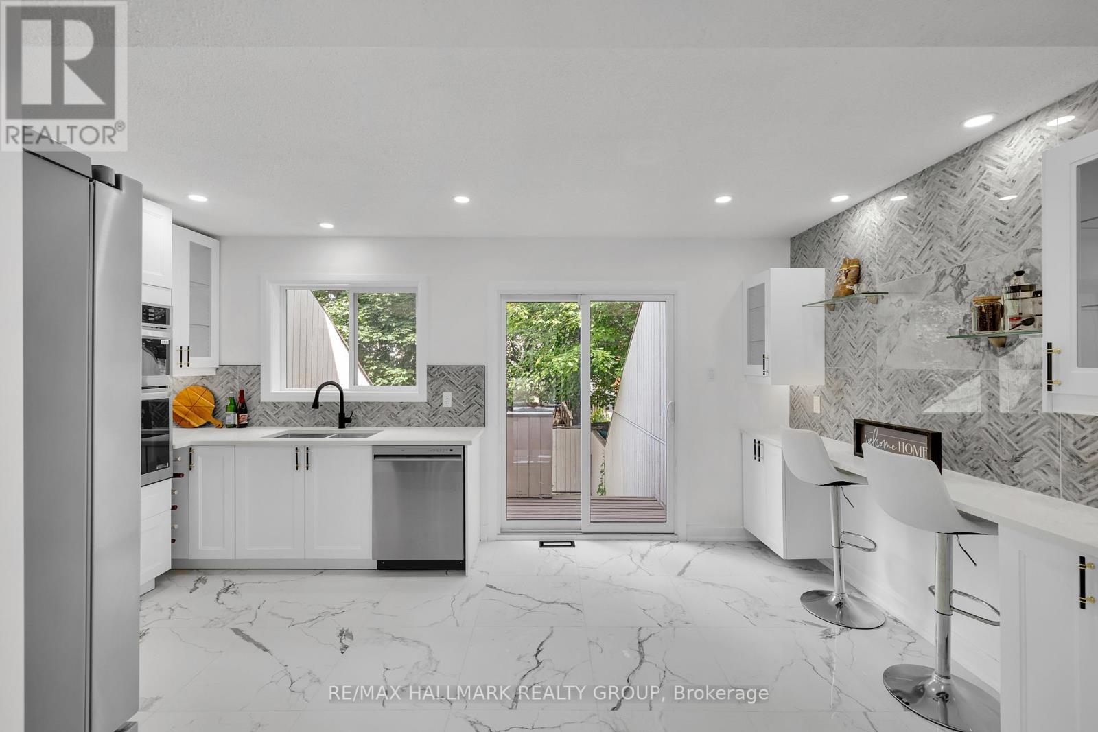 Photo 16 of 213 Booth Street, Ottawa ON