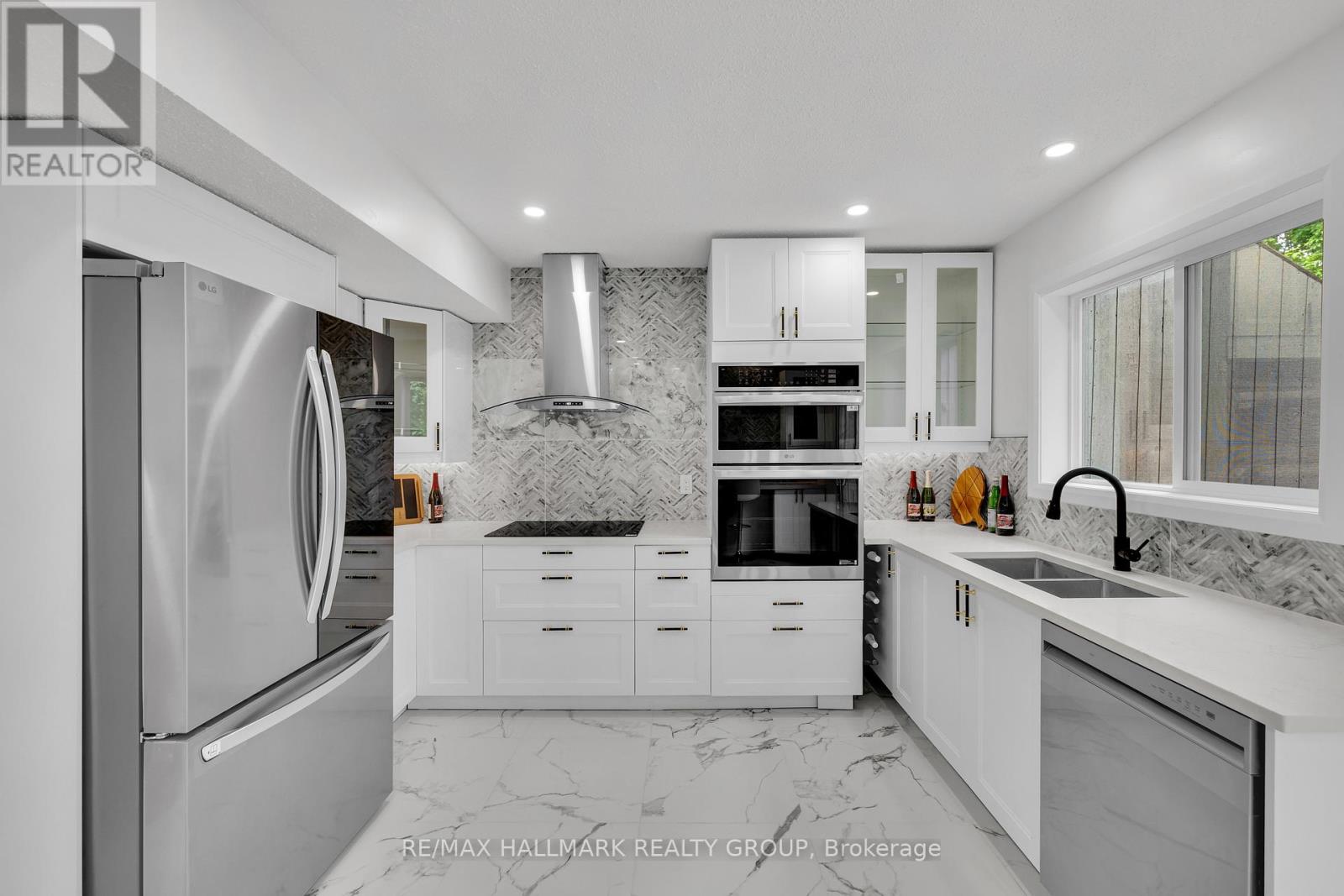 Photo 21 of 213 Booth Street, Ottawa ON