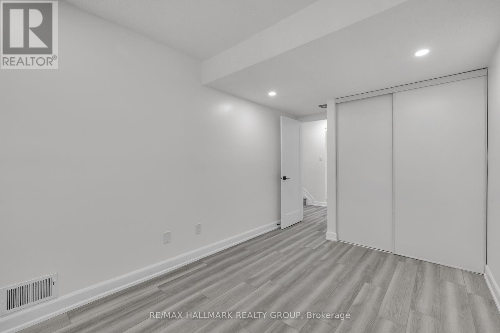 Photo 44 of 213 Booth Street, Ottawa ON