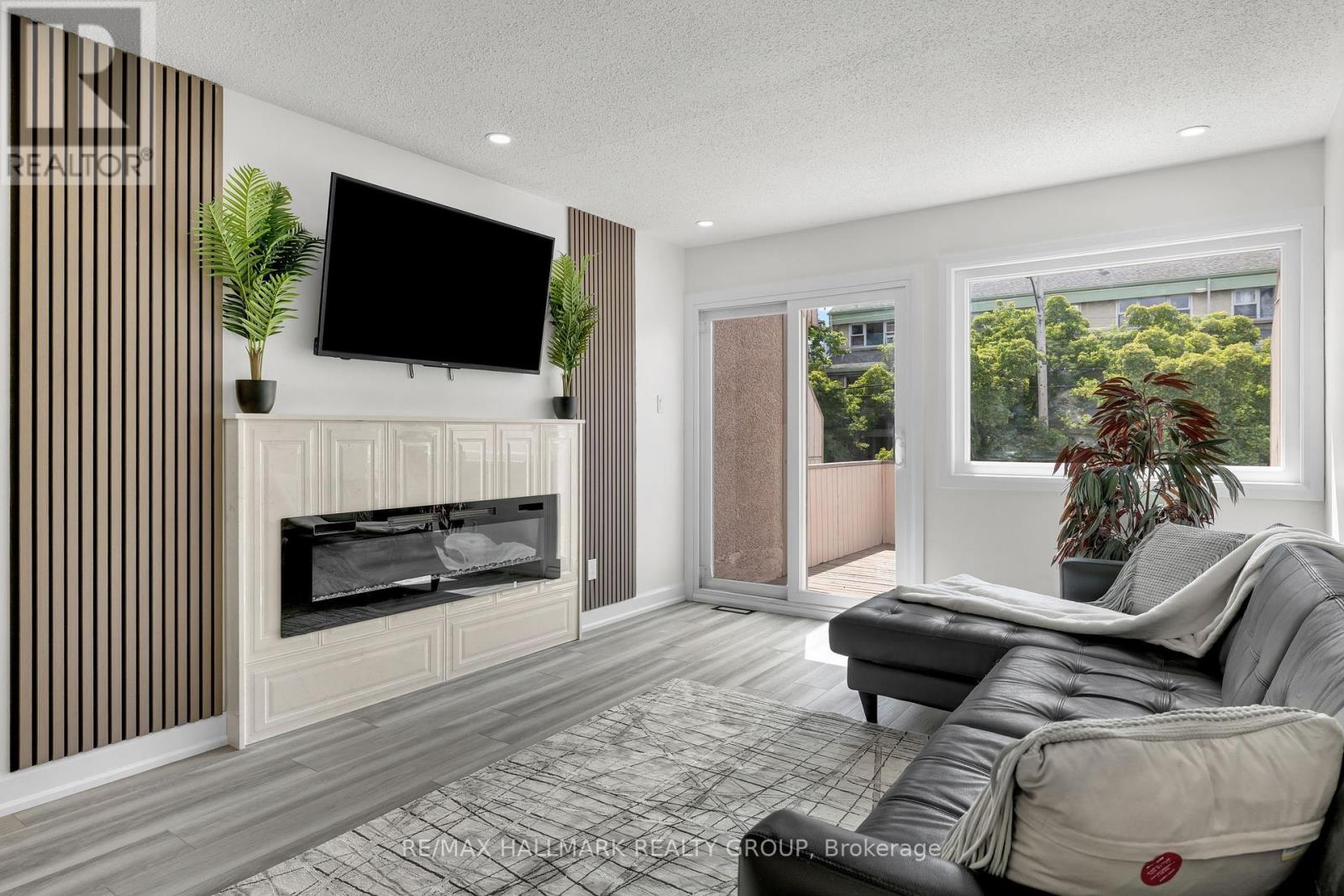 Photo 7 of 213 Booth Street, Ottawa ON