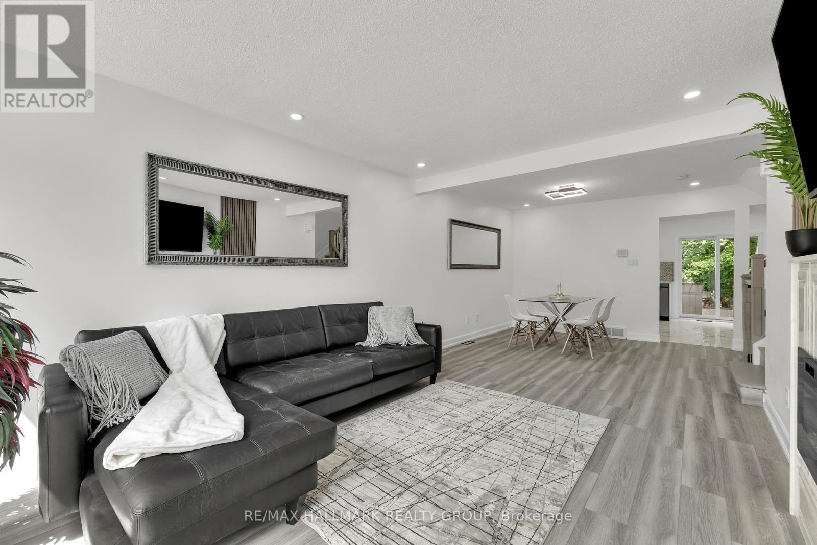 Photo 9 of 213 Booth Street, Ottawa ON
