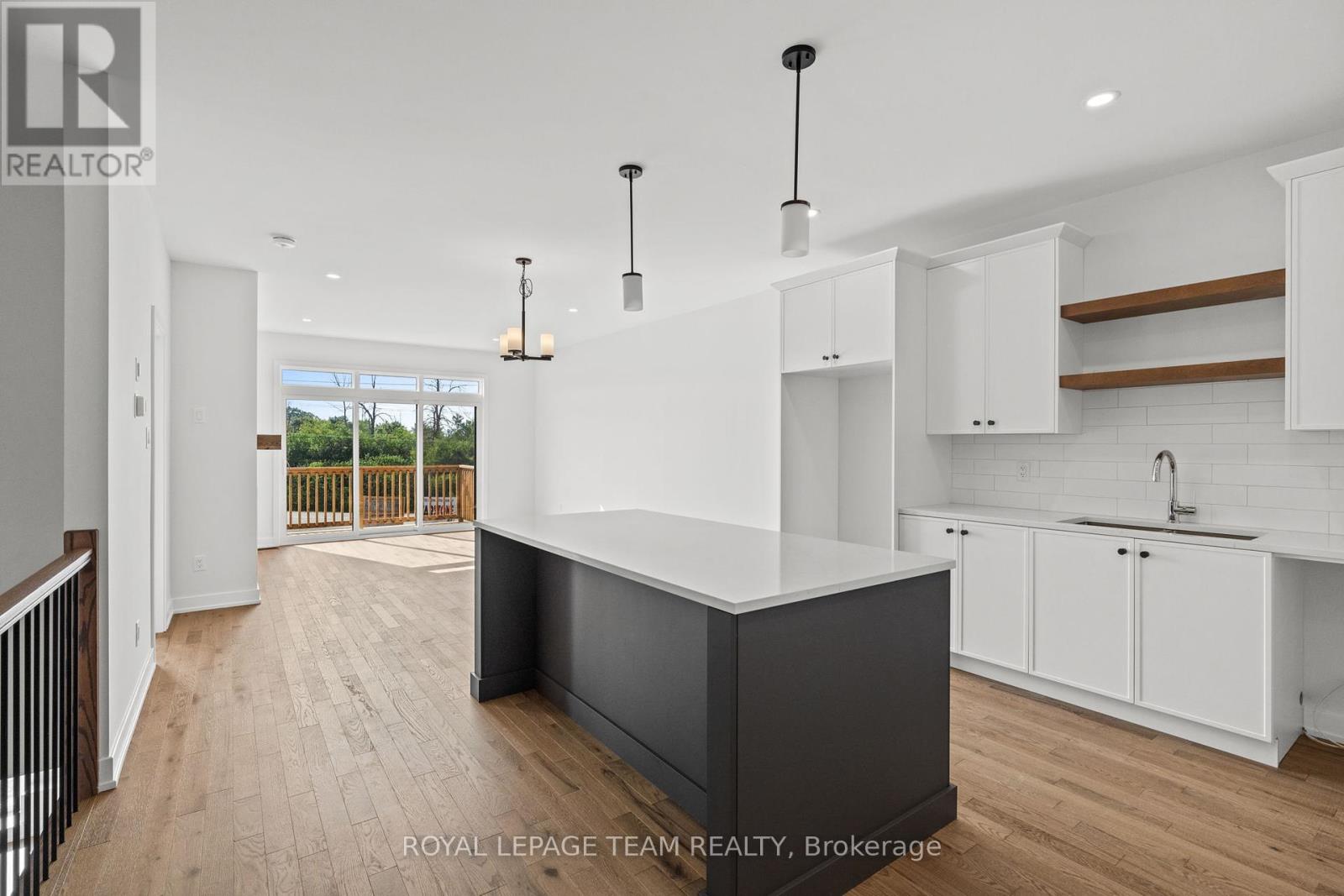 1076 MOORE STREET - 10