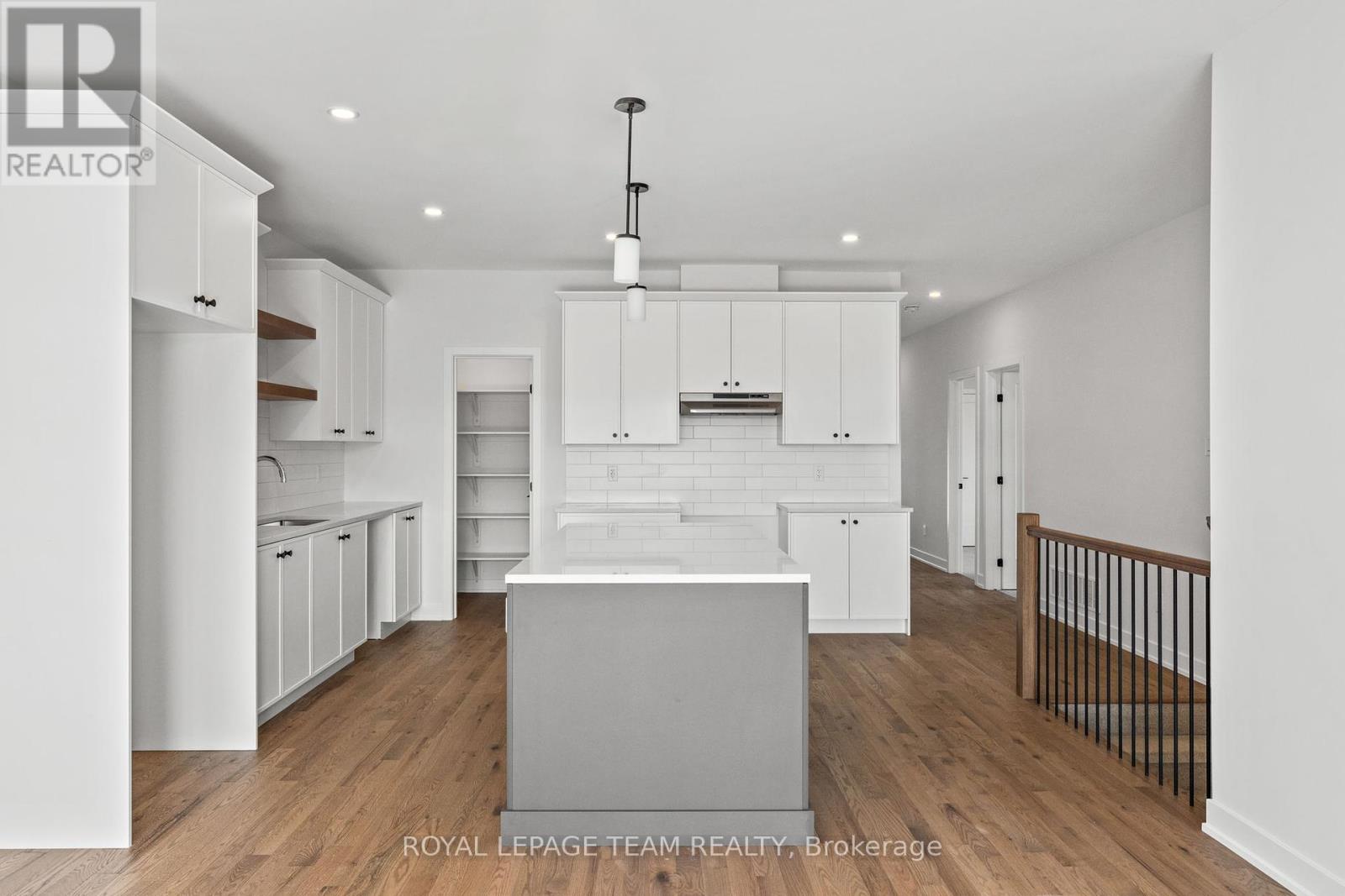Photo 12 of 1076 Moore Street, Brockville ON