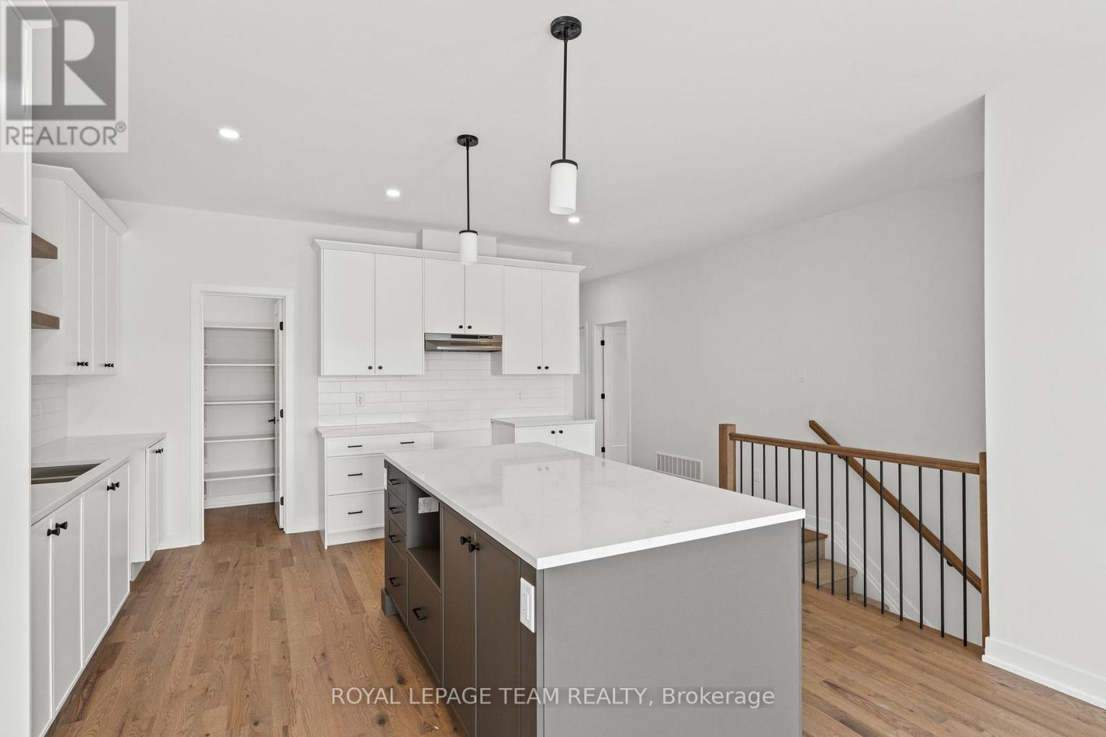 Photo 14 of 1076 Moore Street, Brockville ON