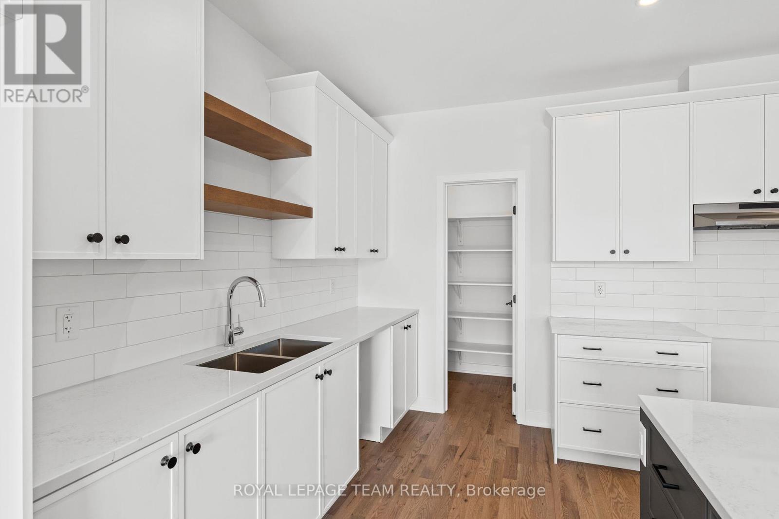 Photo 15 of 1076 Moore Street, Brockville ON