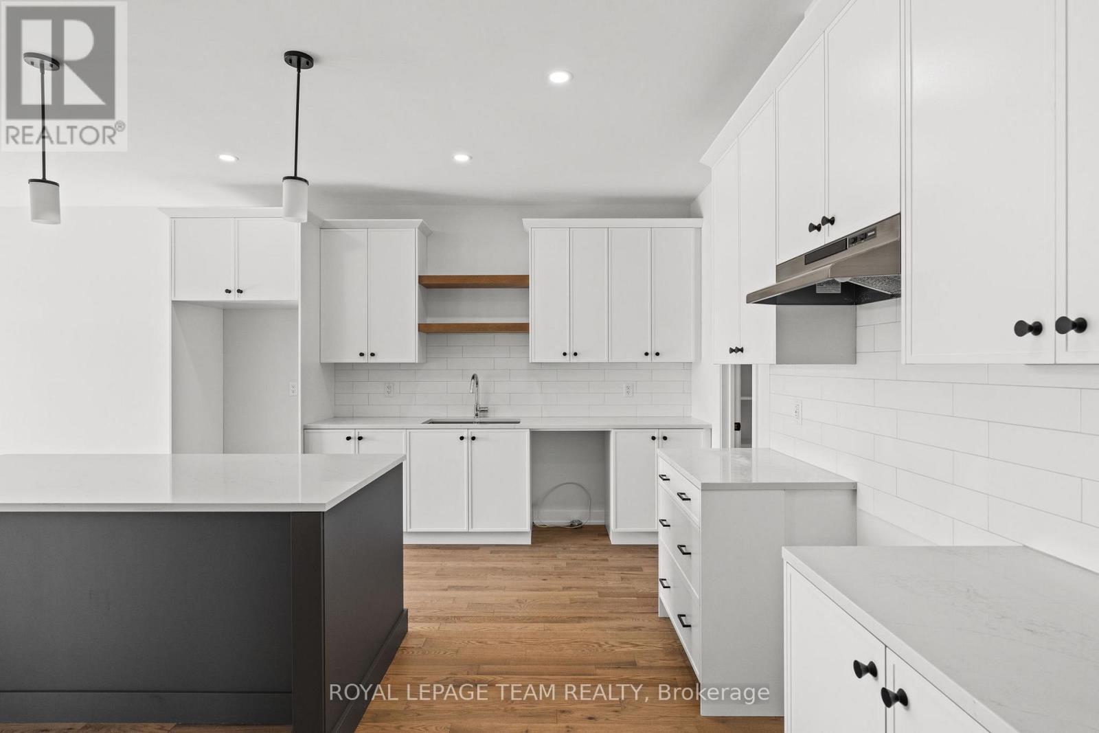 Photo 18 of 1076 Moore Street, Brockville ON