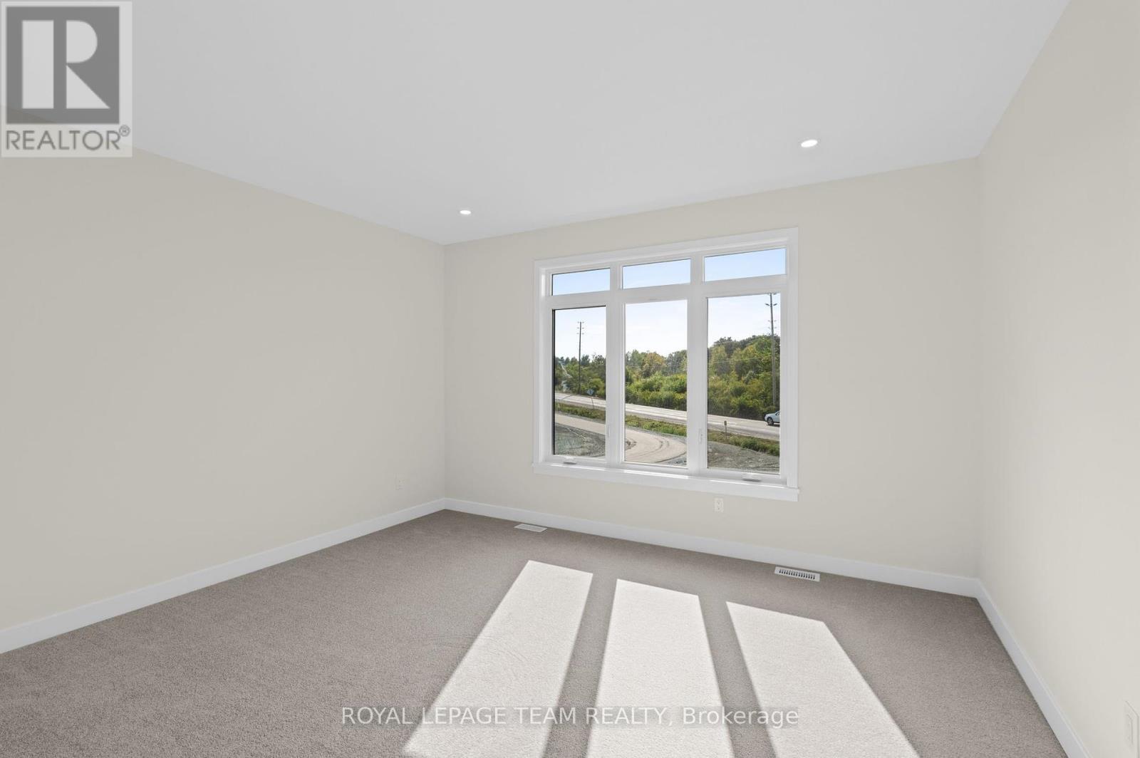 Photo 23 of 1076 Moore Street, Brockville ON