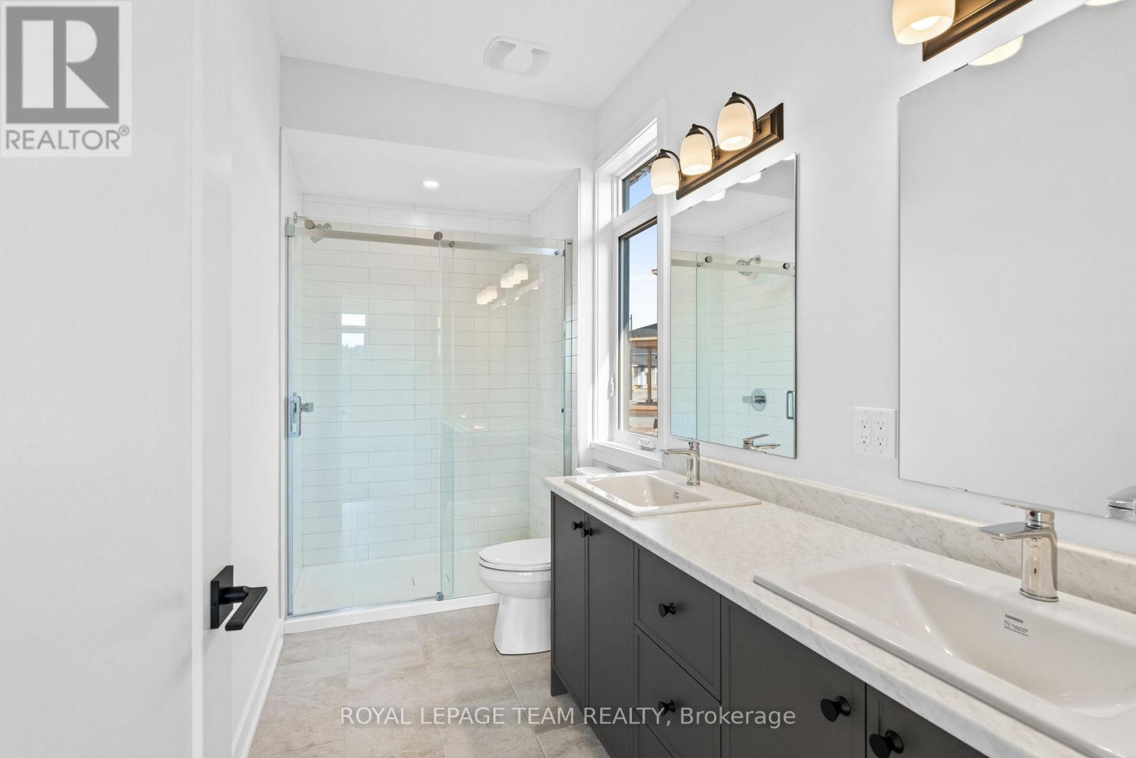 1076 MOORE STREET - 27