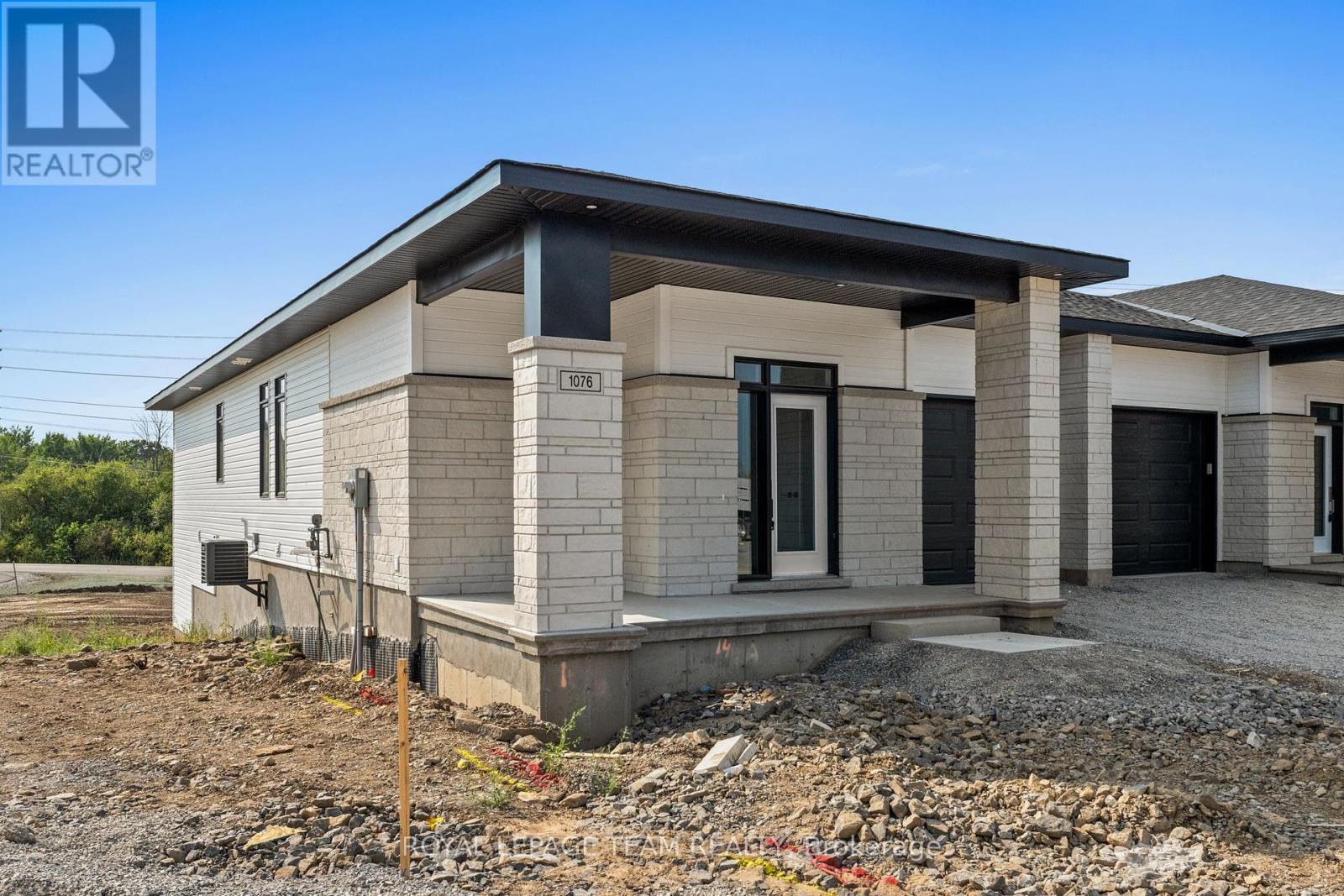1076 MOORE STREET - 3