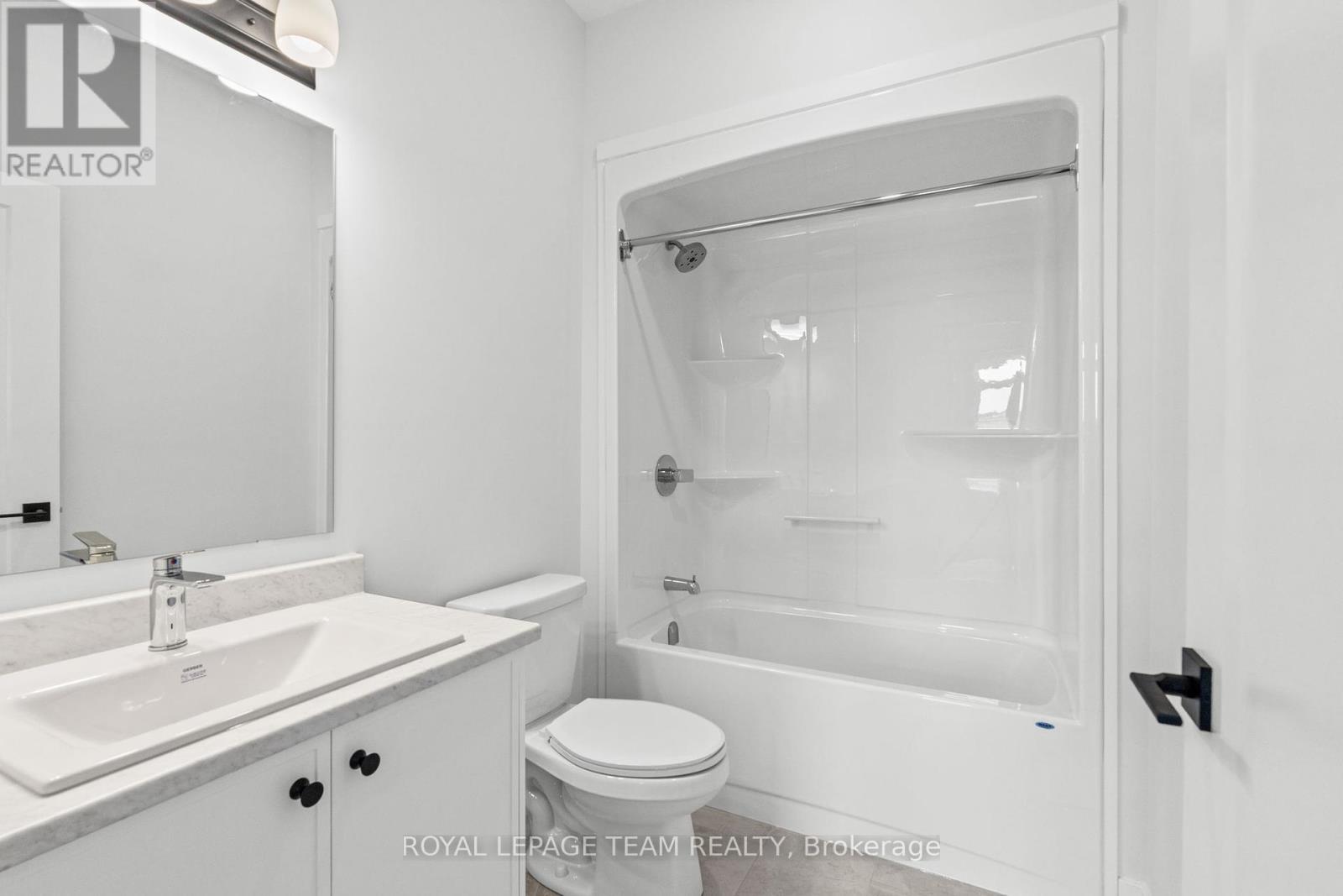 1076 MOORE STREET - 35