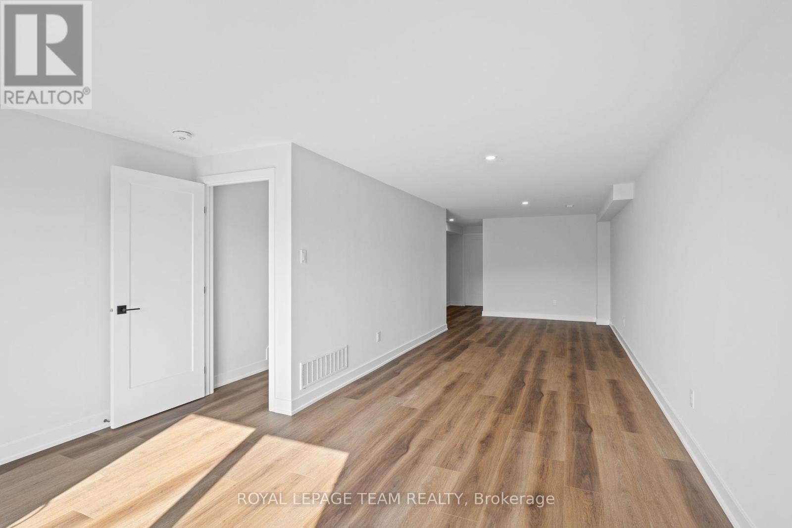Photo 36 of 1076 Moore Street, Brockville ON