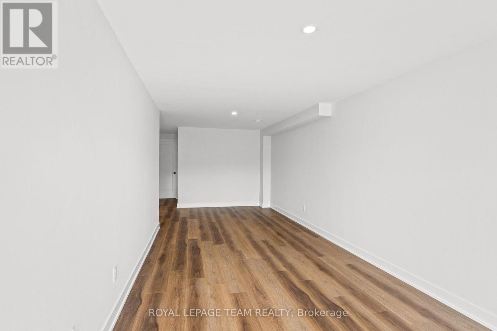 1076 MOORE STREET - 37