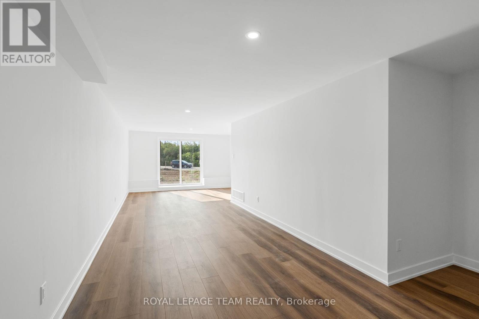 1076 MOORE STREET - 38