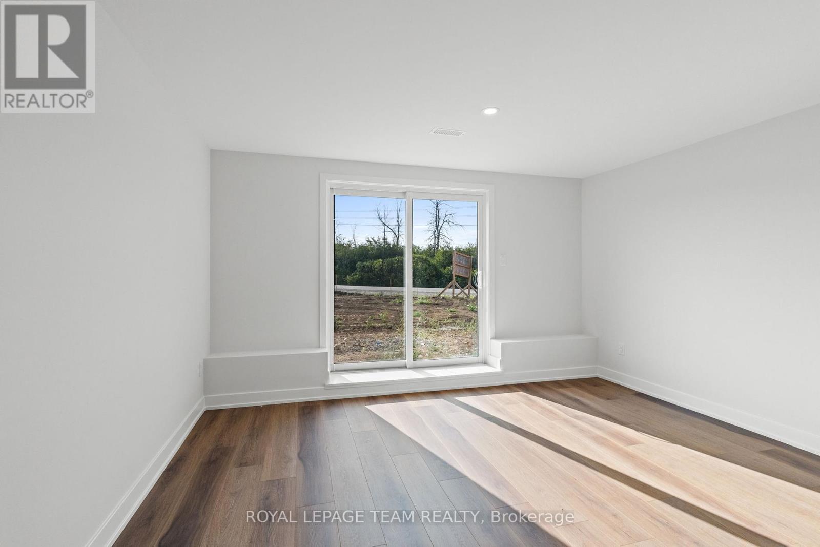 Photo 39 of 1076 Moore Street, Brockville ON
