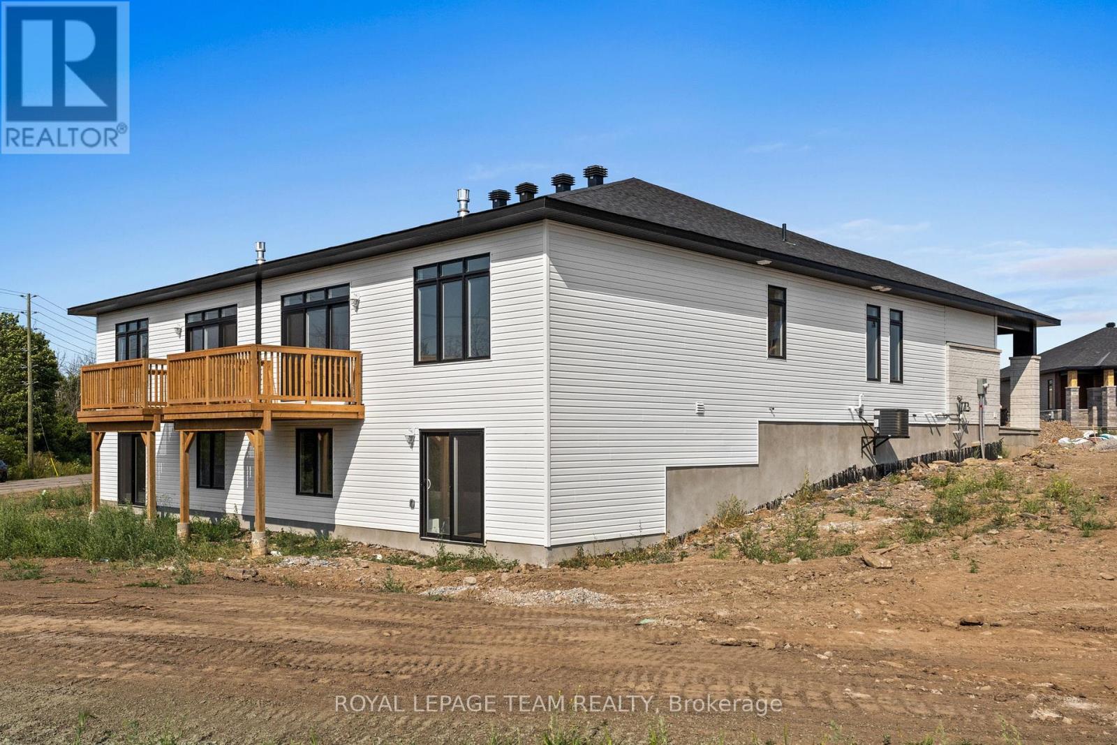Photo 41 of 1076 Moore Street, Brockville ON