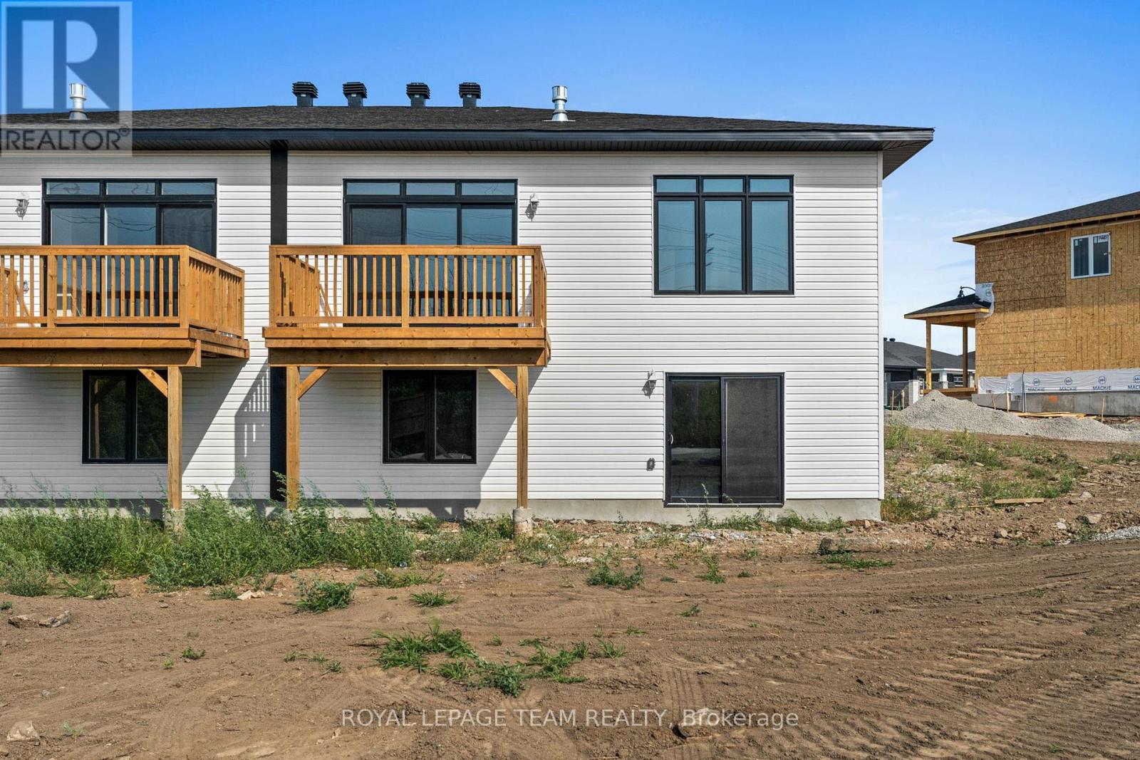1076 MOORE STREET - 43