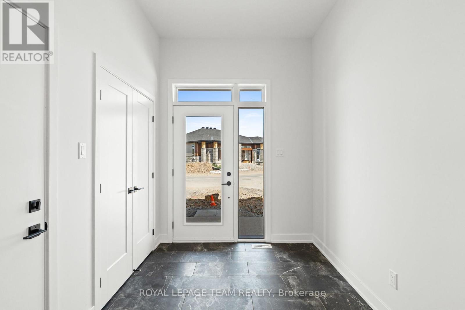 Photo 5 of 1076 Moore Street, Brockville ON