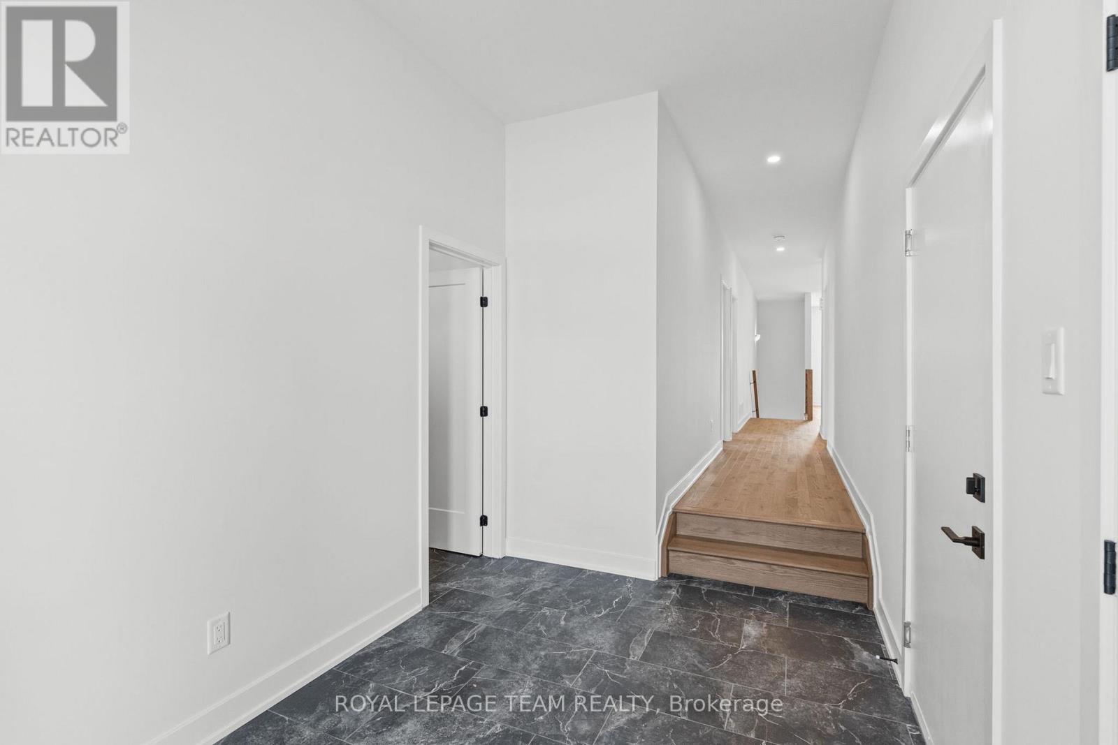 Photo 6 of 1076 Moore Street, Brockville ON