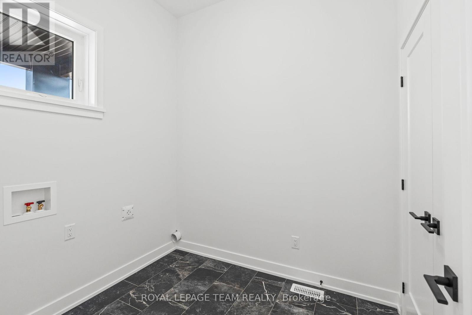 Photo 7 of 1076 Moore Street, Brockville ON