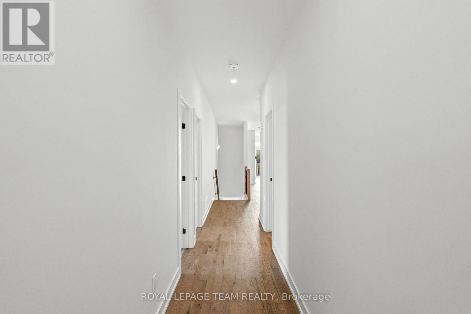 Photo 8 of 1076 Moore Street, Brockville ON
