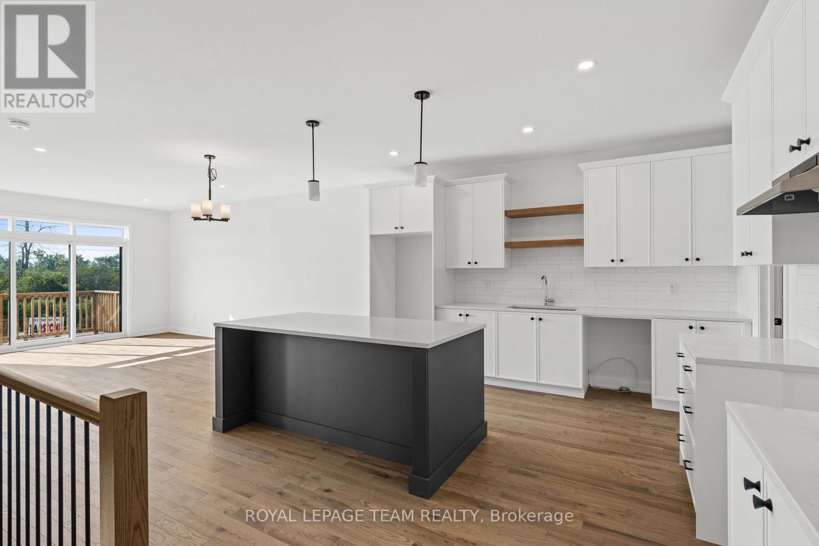 Photo 9 of 1076 Moore Street, Brockville ON