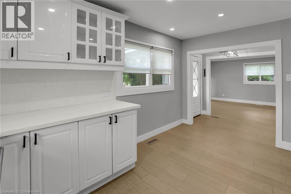 Photo 11 of 6 Lincoln Avenue, Grimsby ON