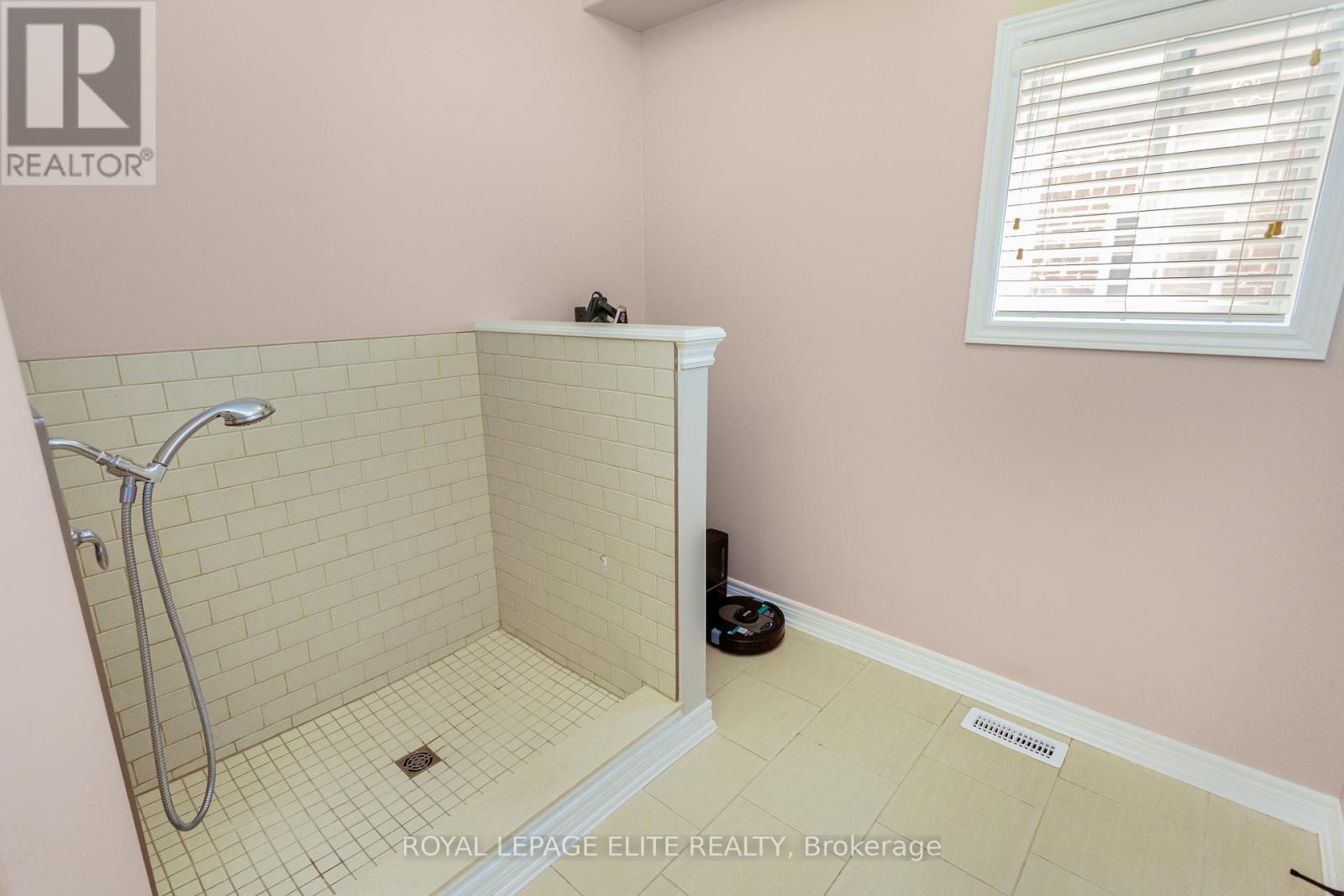 Photo 18 of 49 Preston Drive, Orangeville ON