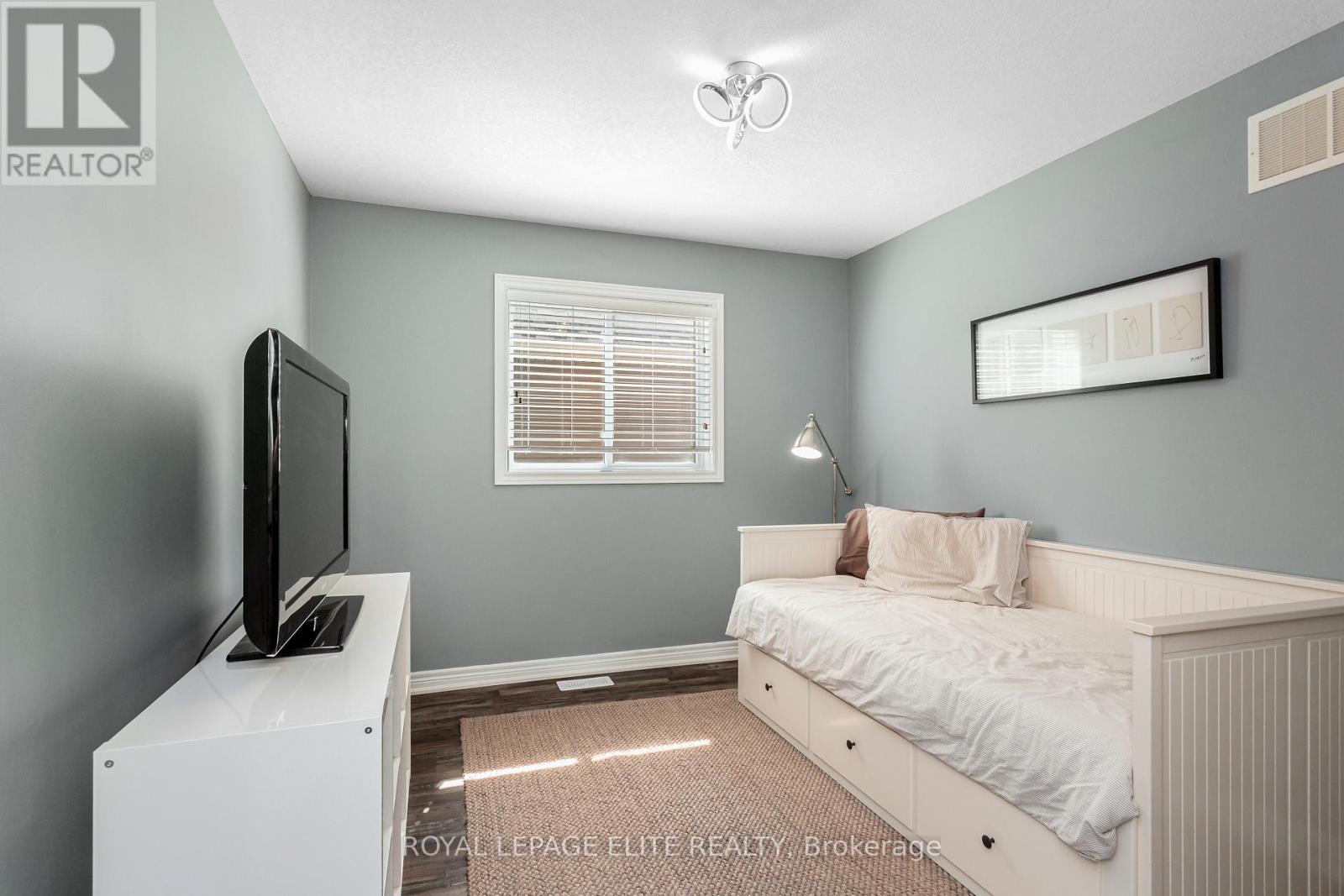 Photo 36 of 49 Preston Drive, Orangeville ON