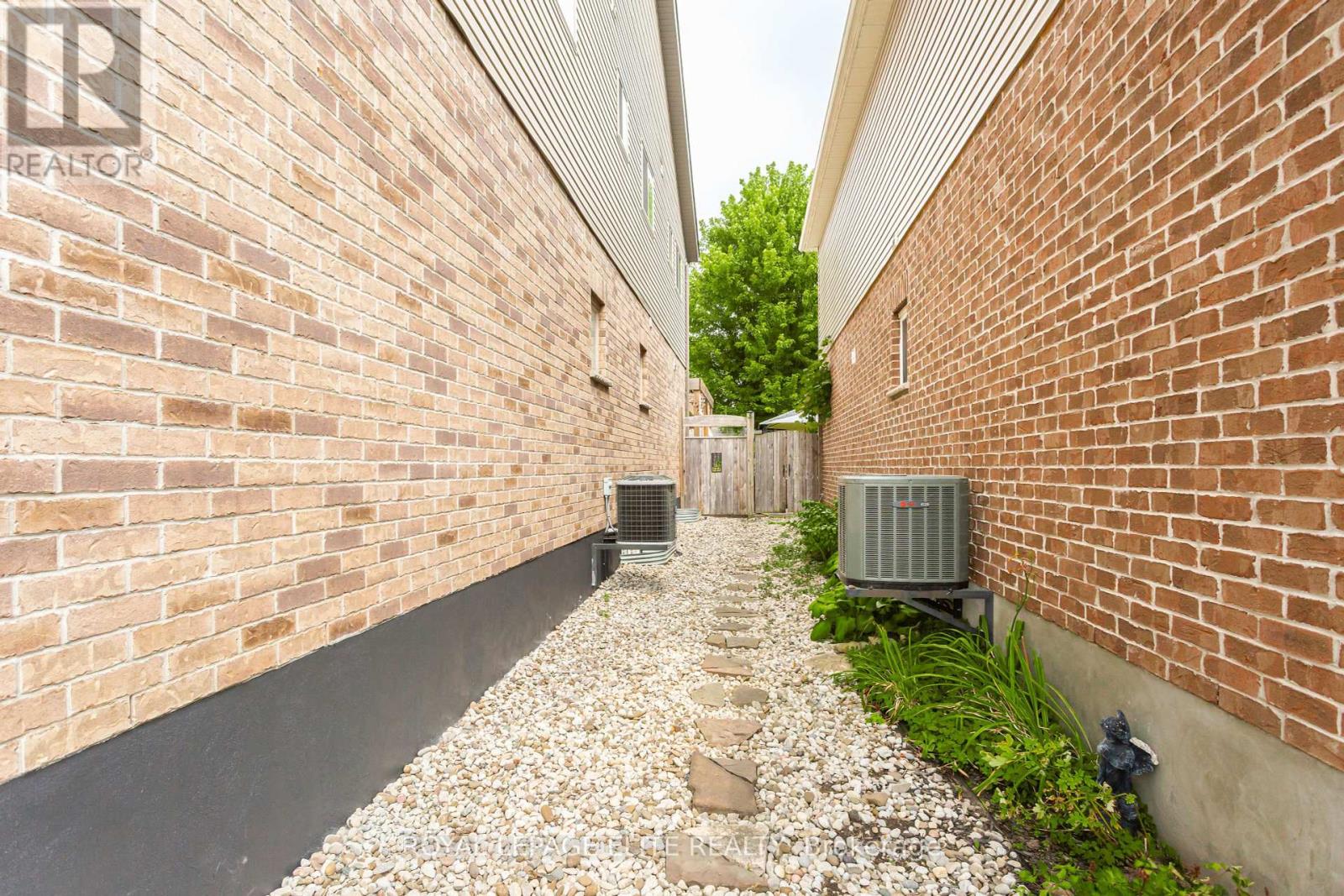 Photo 45 of 49 Preston Drive, Orangeville ON