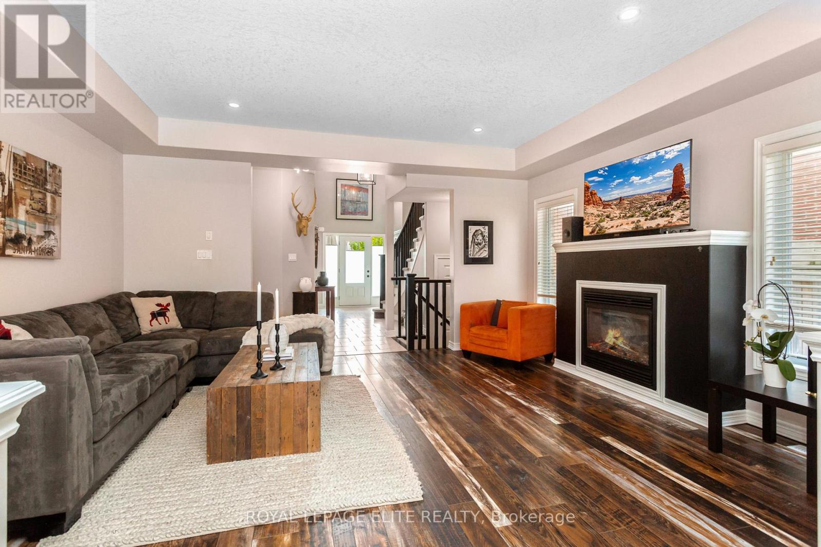 Photo 8 of 49 Preston Drive, Orangeville ON