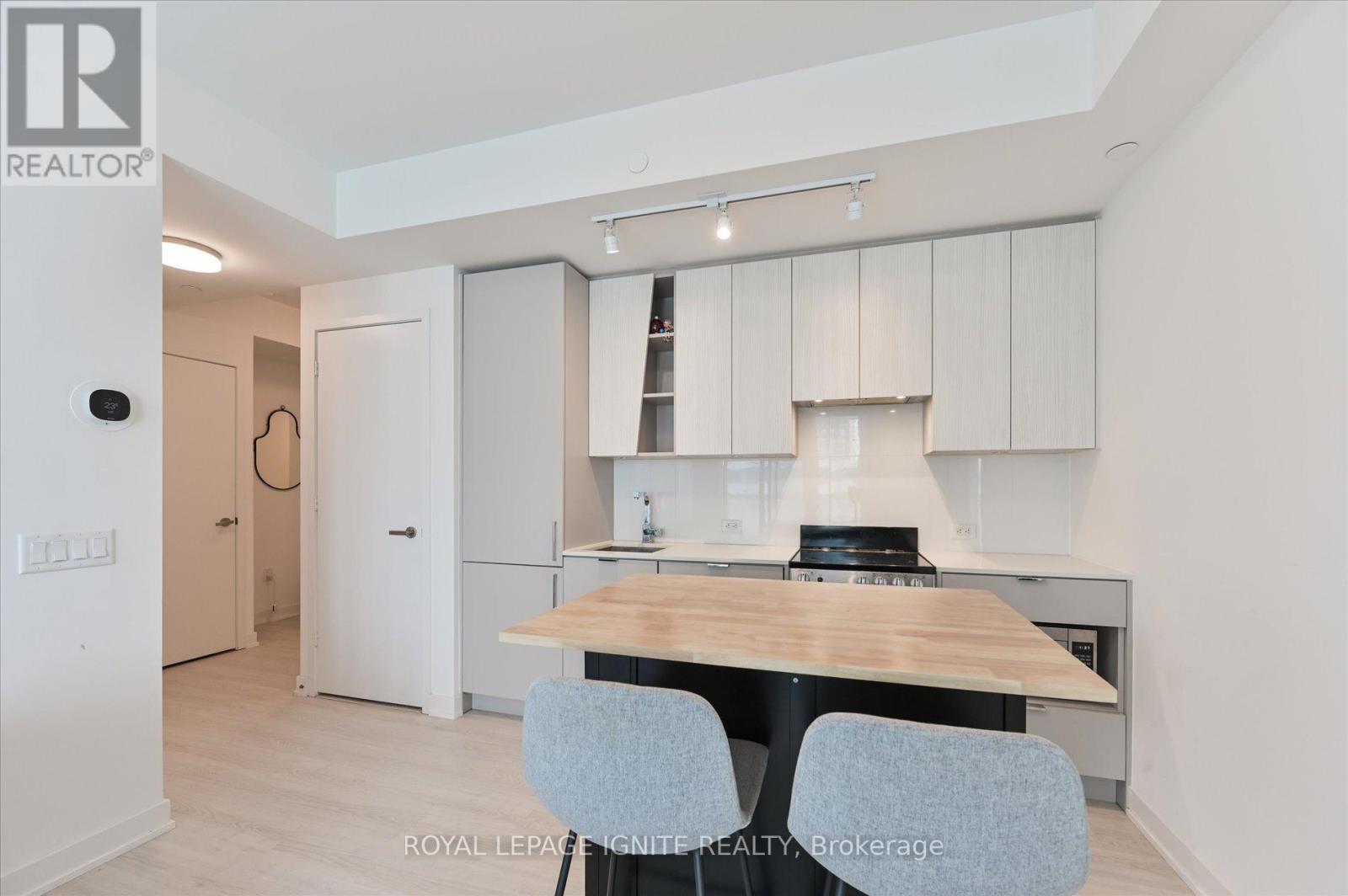 Photo 7 of 501 3883 Quartz Road, Mississauga ON