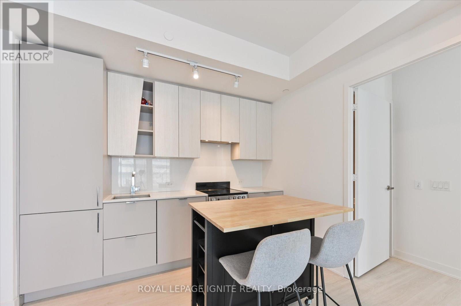 Photo 8 of 501 3883 Quartz Road, Mississauga ON
