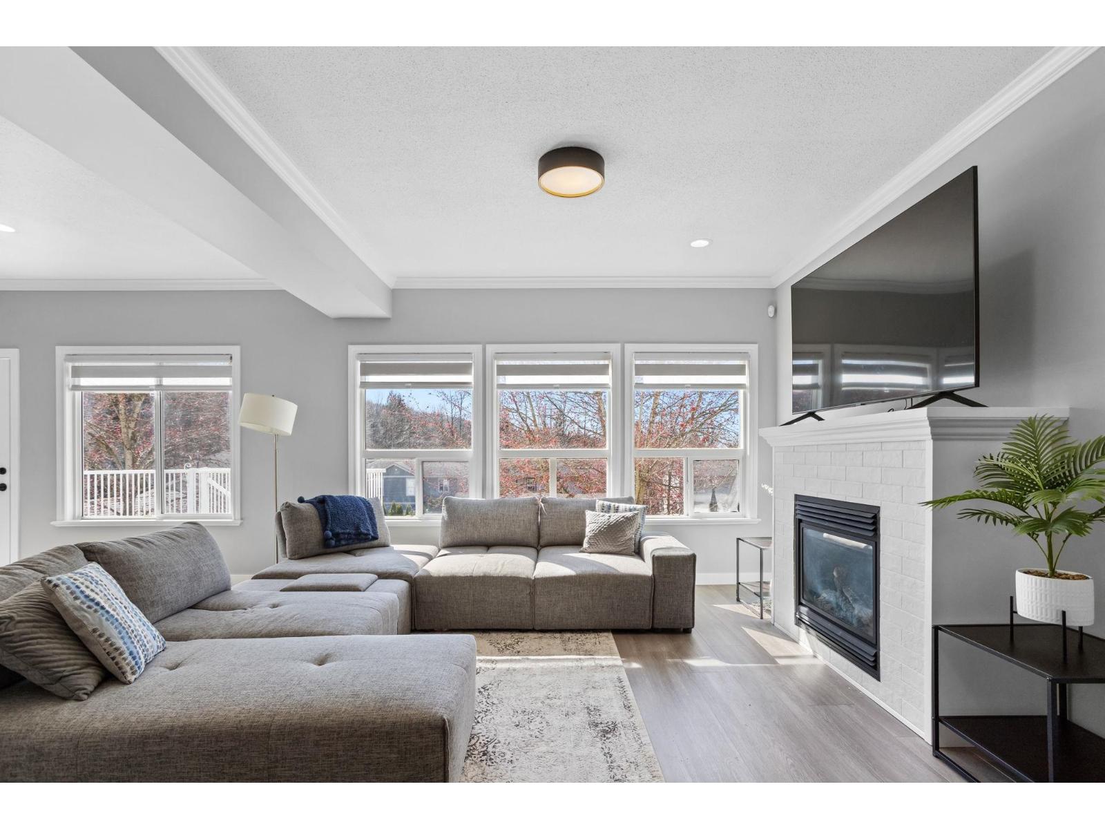 Photo 5 of 36516 Lester Pearson Way, Abbotsford BC