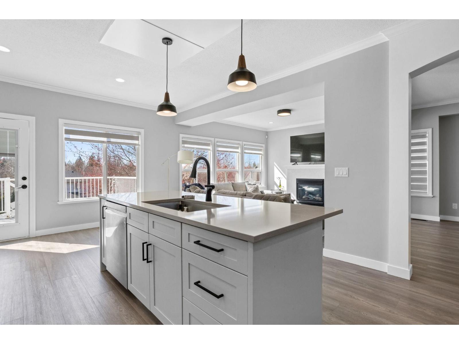 Photo 8 of 36516 Lester Pearson Way, Abbotsford BC