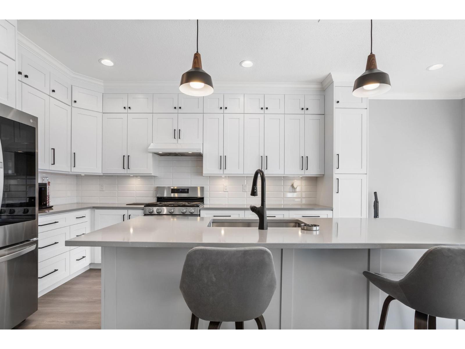 Photo 9 of 36516 Lester Pearson Way, Abbotsford BC