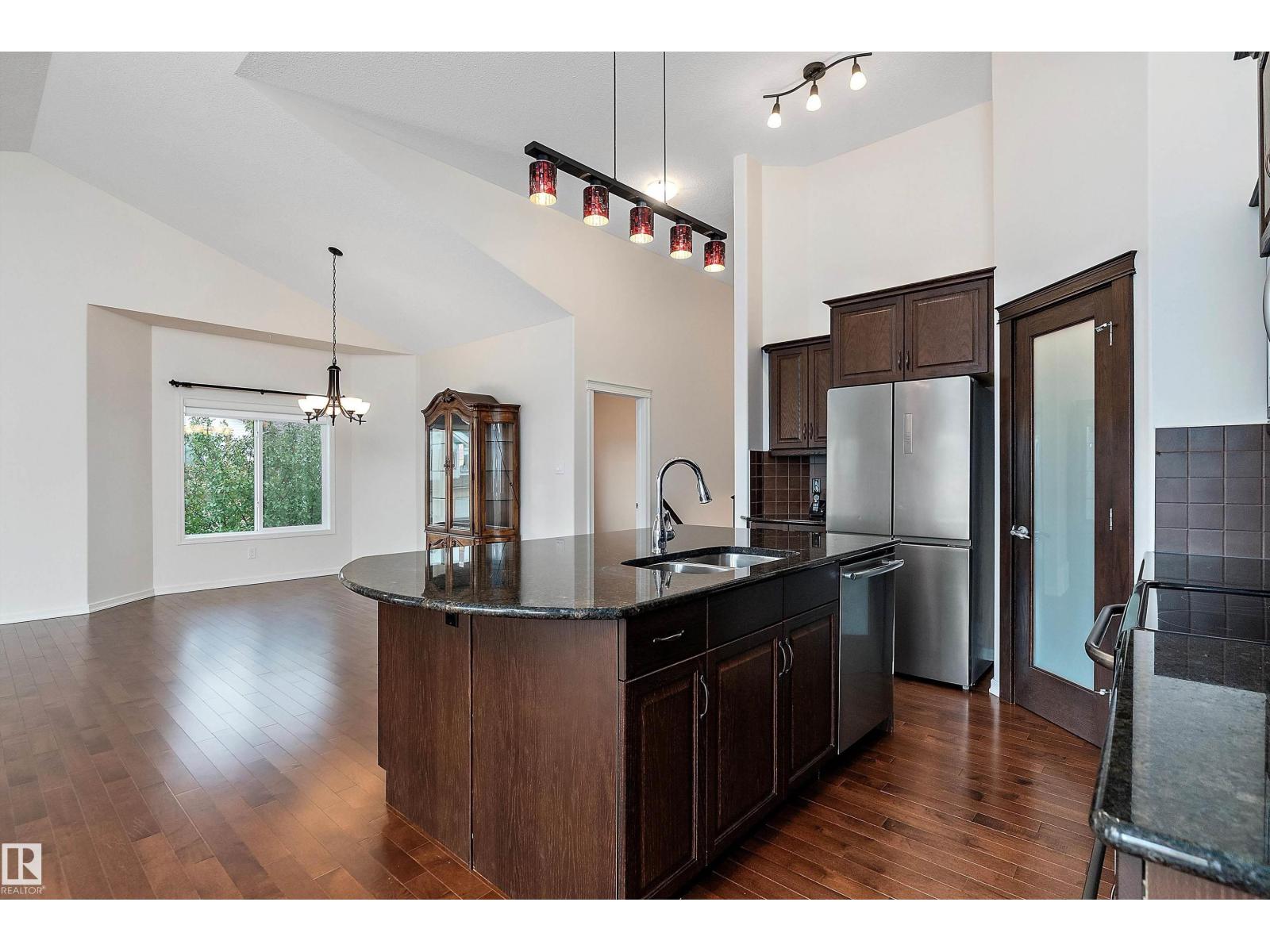 Photo 16 of 23 2815 34 Av Nw, Edmonton AB
