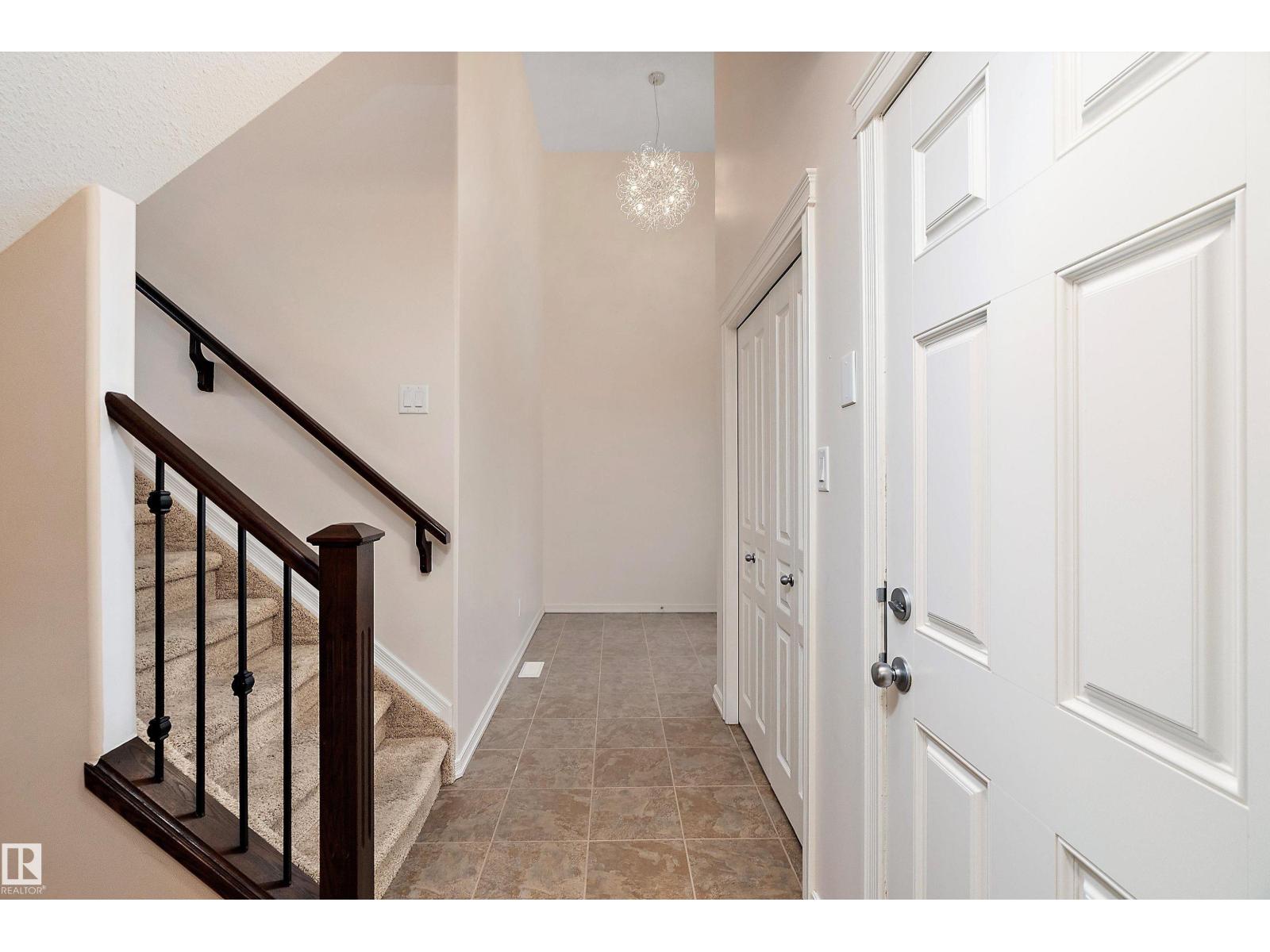 Photo 6 of 23 2815 34 Av Nw, Edmonton AB