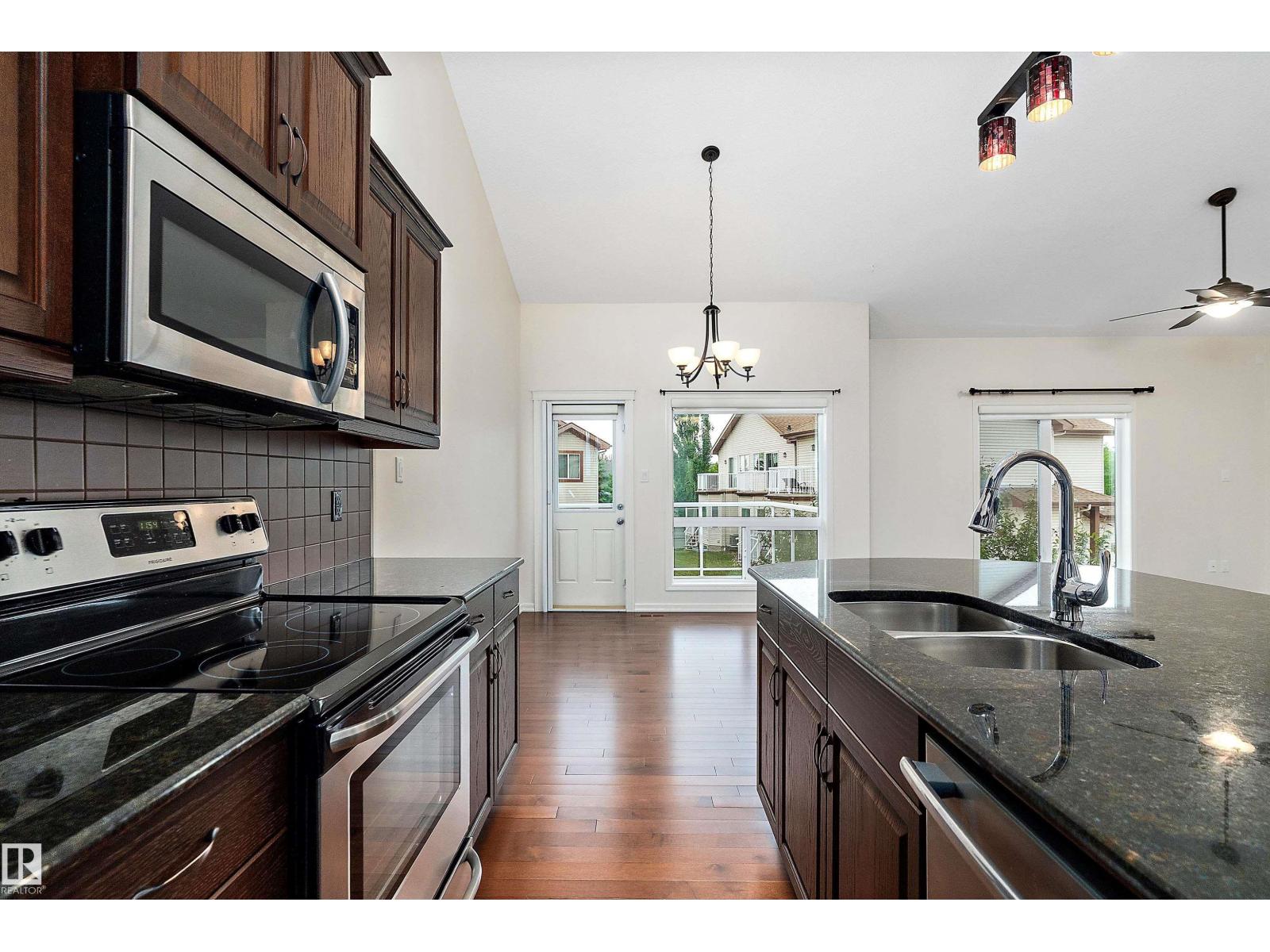 Photo 17 of 23 2815 34 Av Nw, Edmonton AB