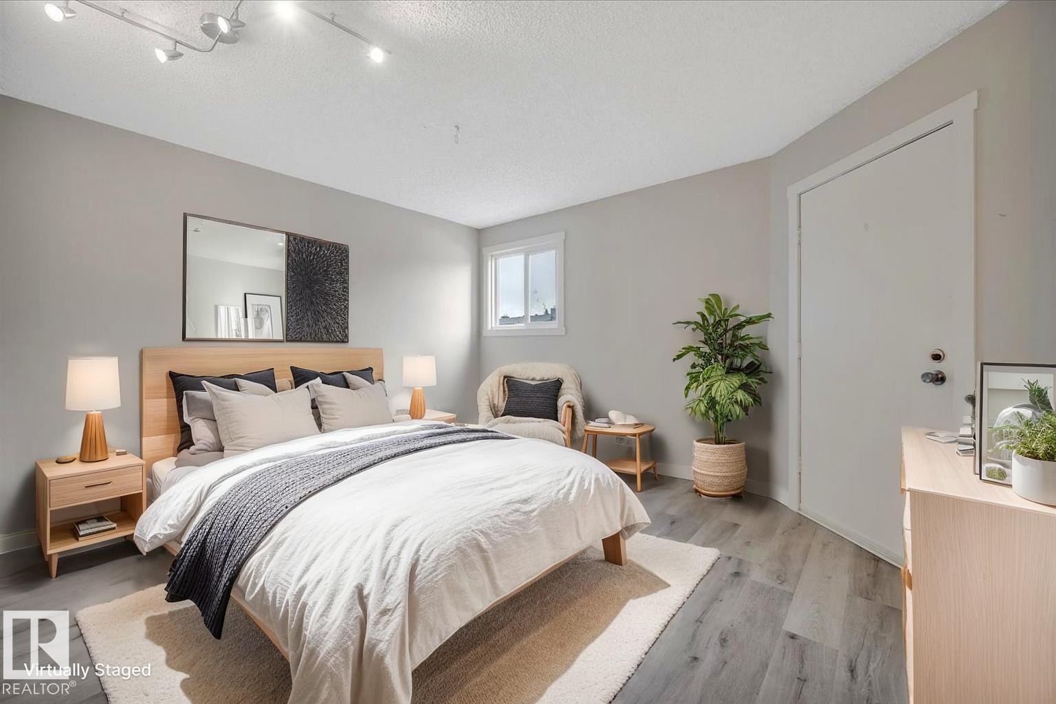 Photo 16 of 3540 42 St Nw, Edmonton AB