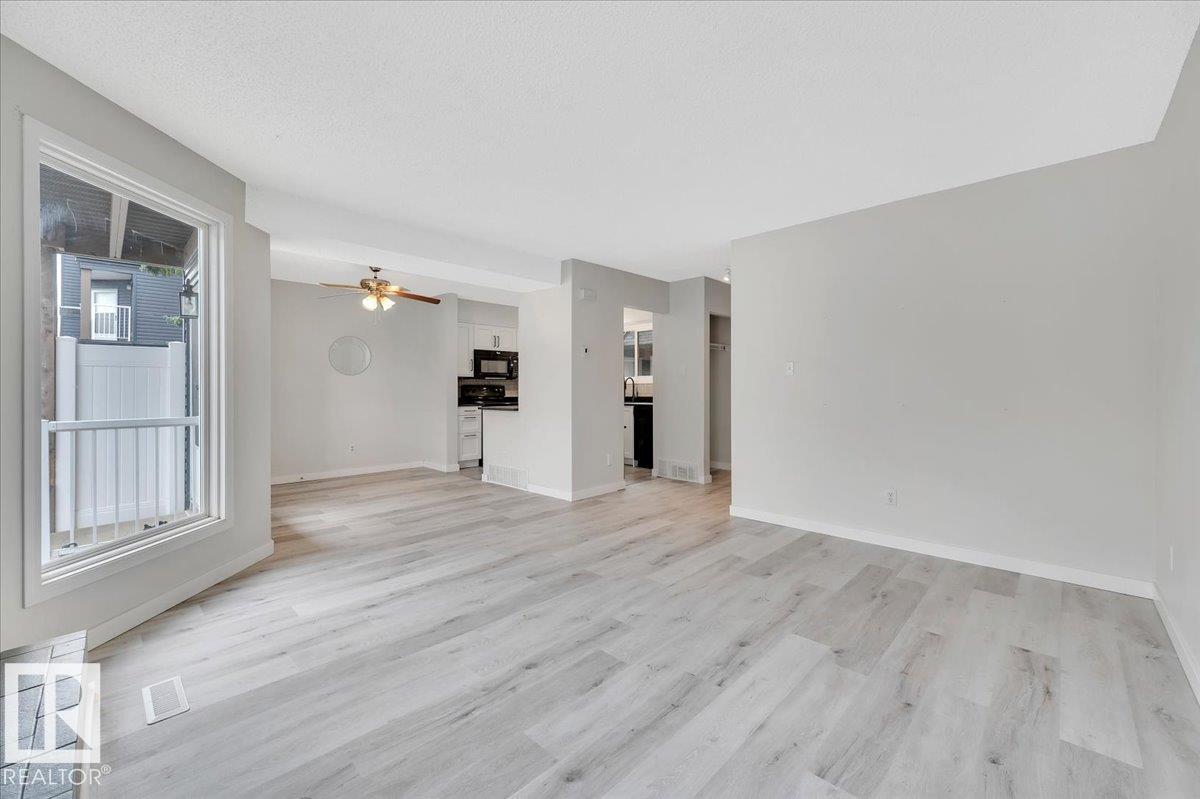 Photo 3 of 3540 42 St Nw, Edmonton AB