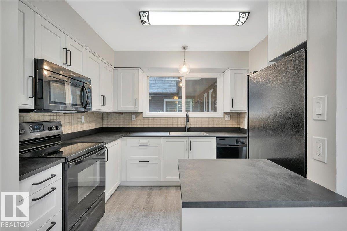 Photo 25 of 3540 42 St Nw, Edmonton AB