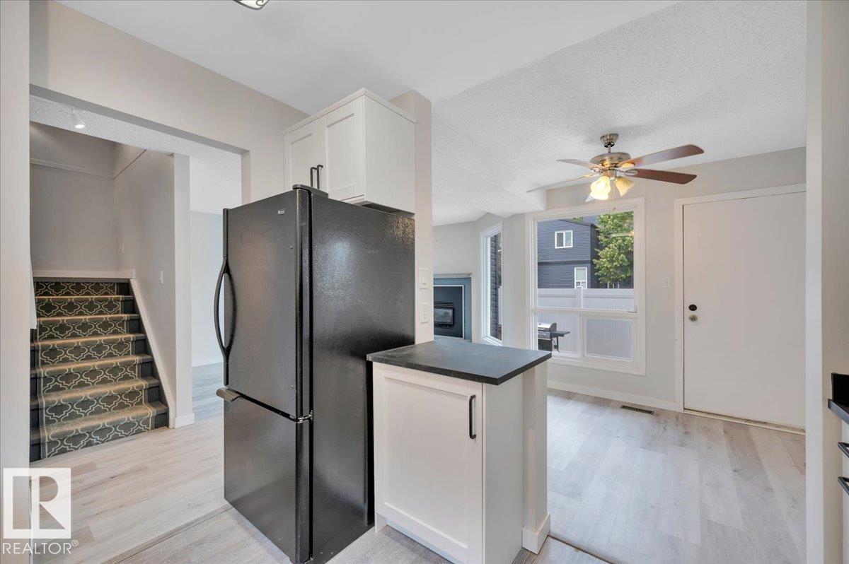 Photo 15 of 3540 42 St Nw, Edmonton AB