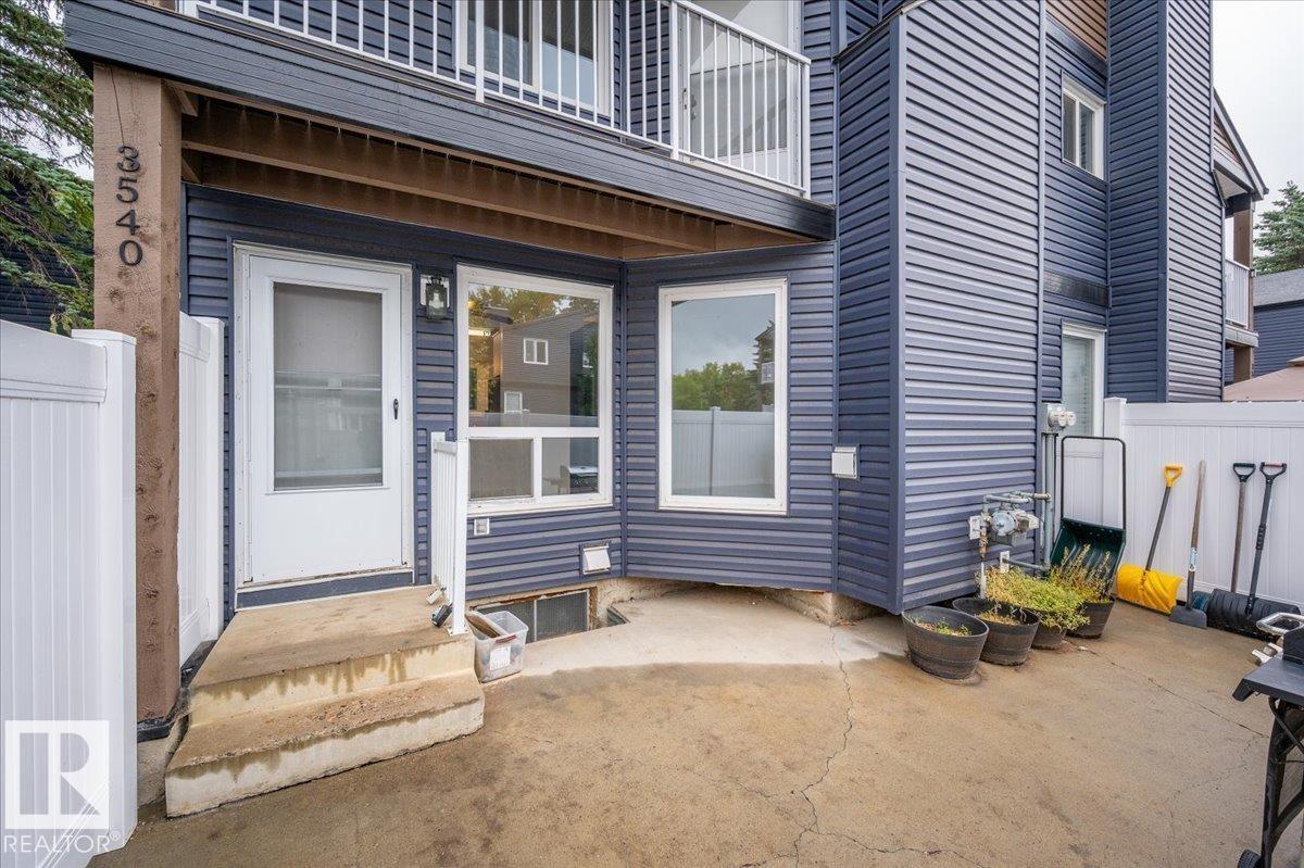 Photo 17 of 3540 42 St Nw, Edmonton AB