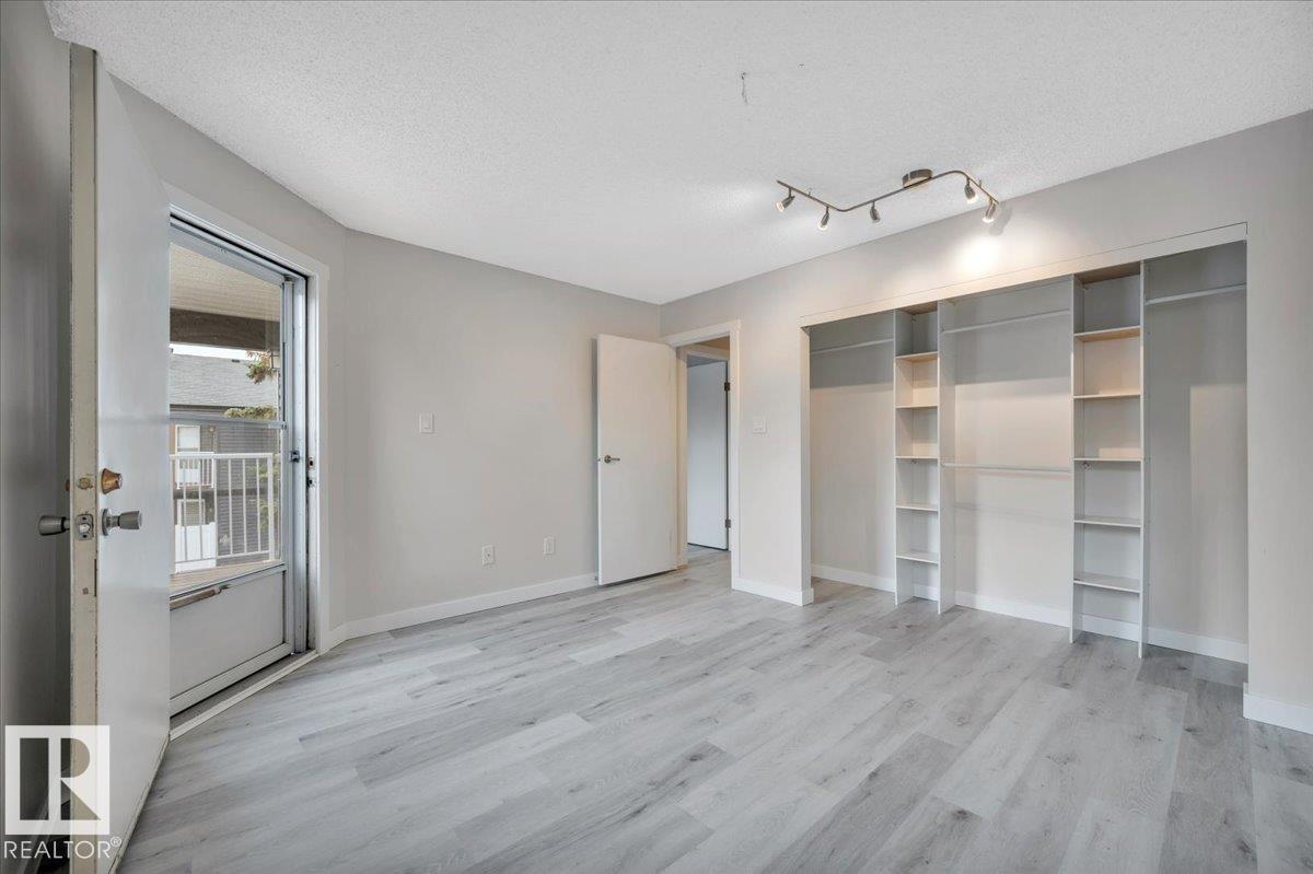 Photo 21 of 3540 42 St Nw, Edmonton AB