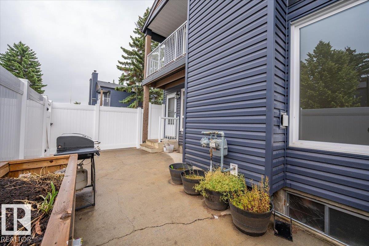 Photo 13 of 3540 42 St Nw, Edmonton AB