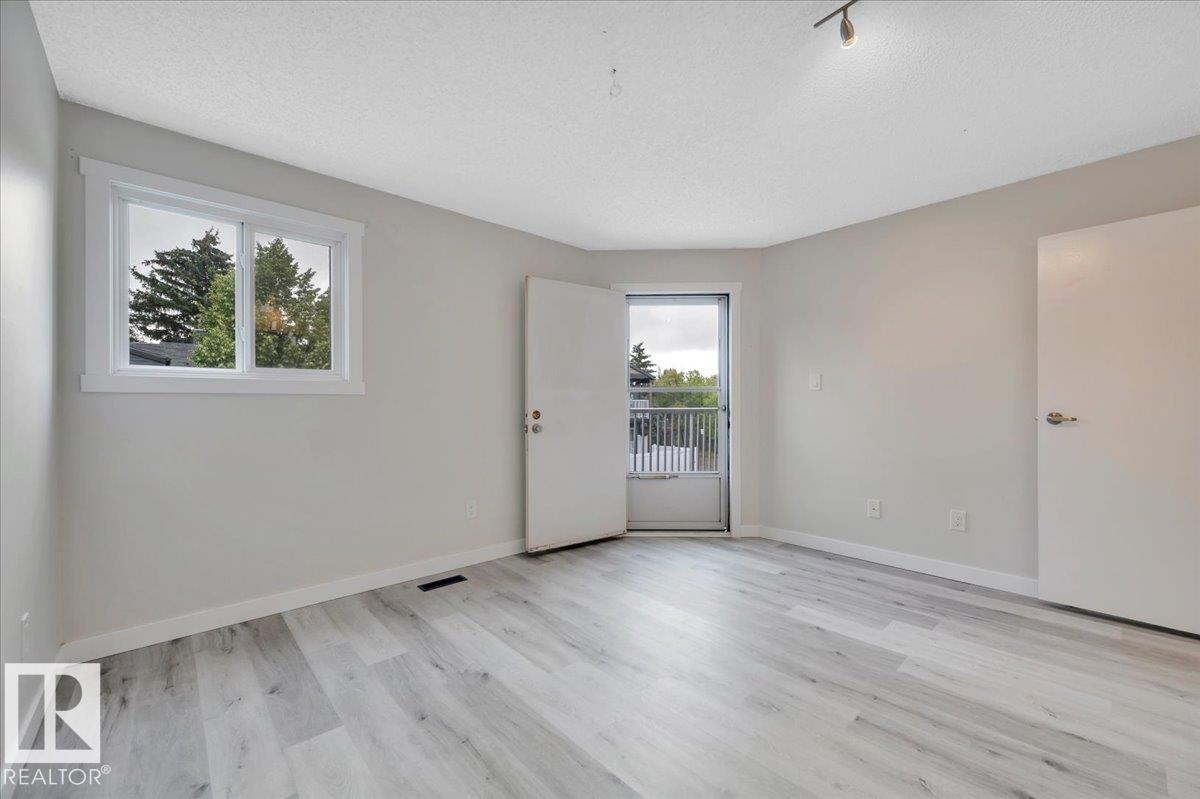 Photo 7 of 3540 42 St Nw, Edmonton AB