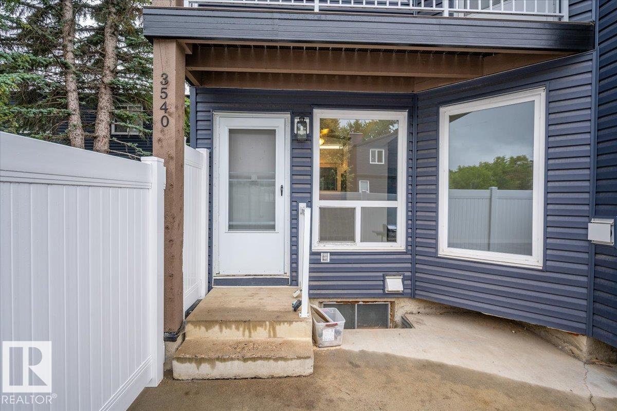 Photo 10 of 3540 42 St Nw, Edmonton AB